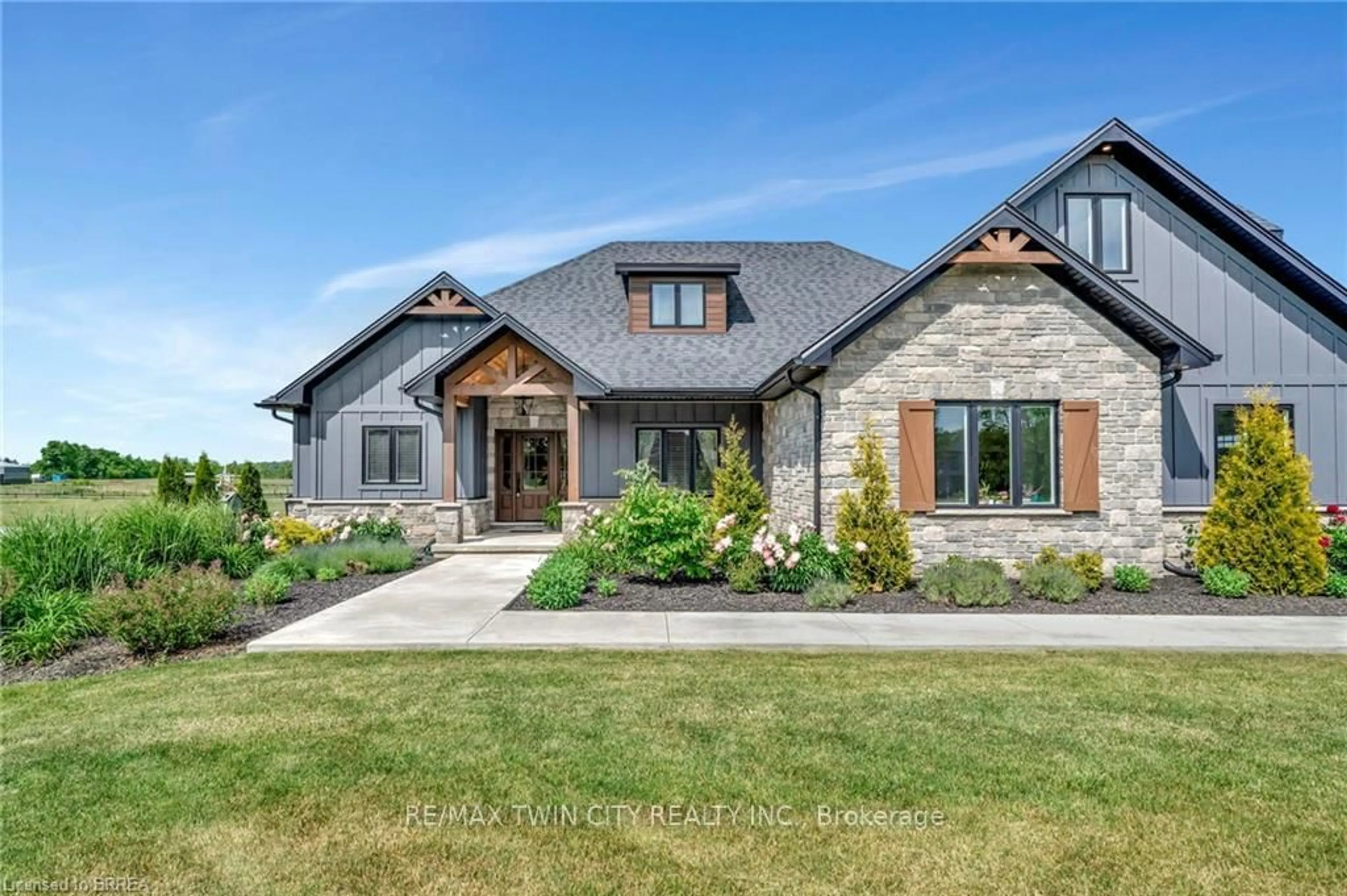 Home with brick exterior material, unknown for 61 Hammond Rd, Brantford Ontario N3T 5L4