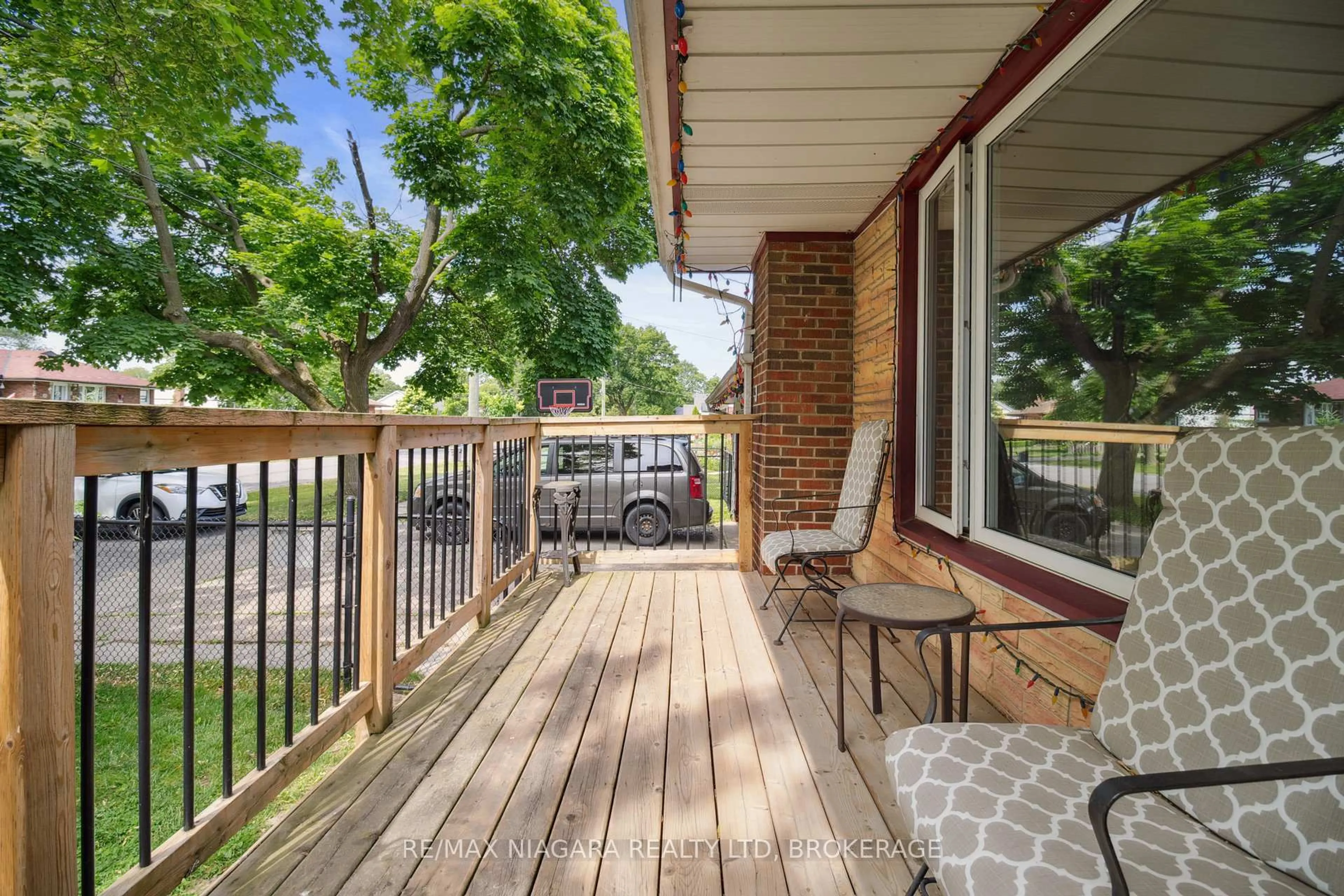 Patio, street for 31 Thompson Ave, St. Catharines Ontario L2N 1M8