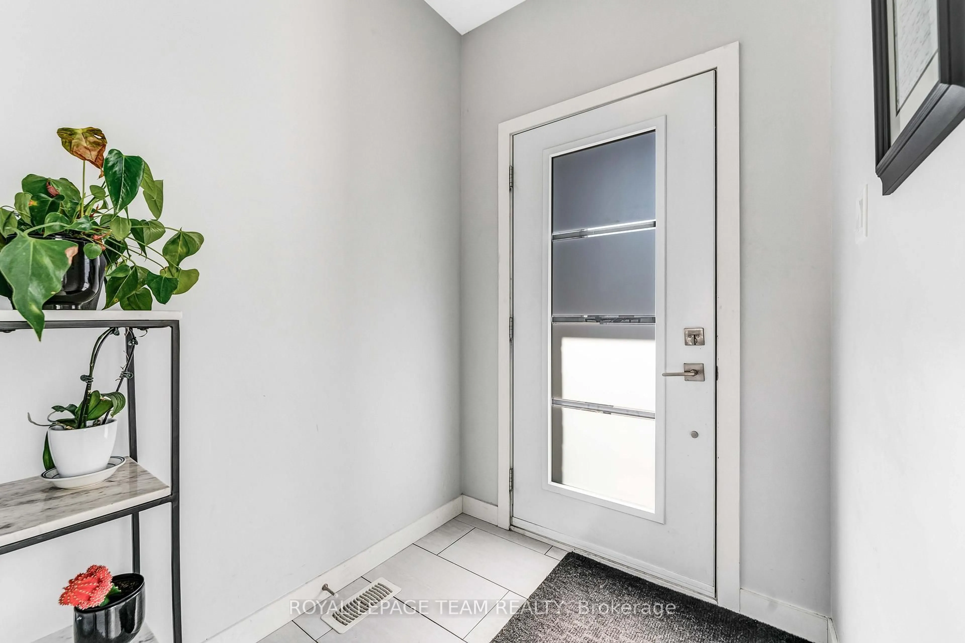 Indoor entryway for 14 Livya St, The Nation Ontario K0A 2M0