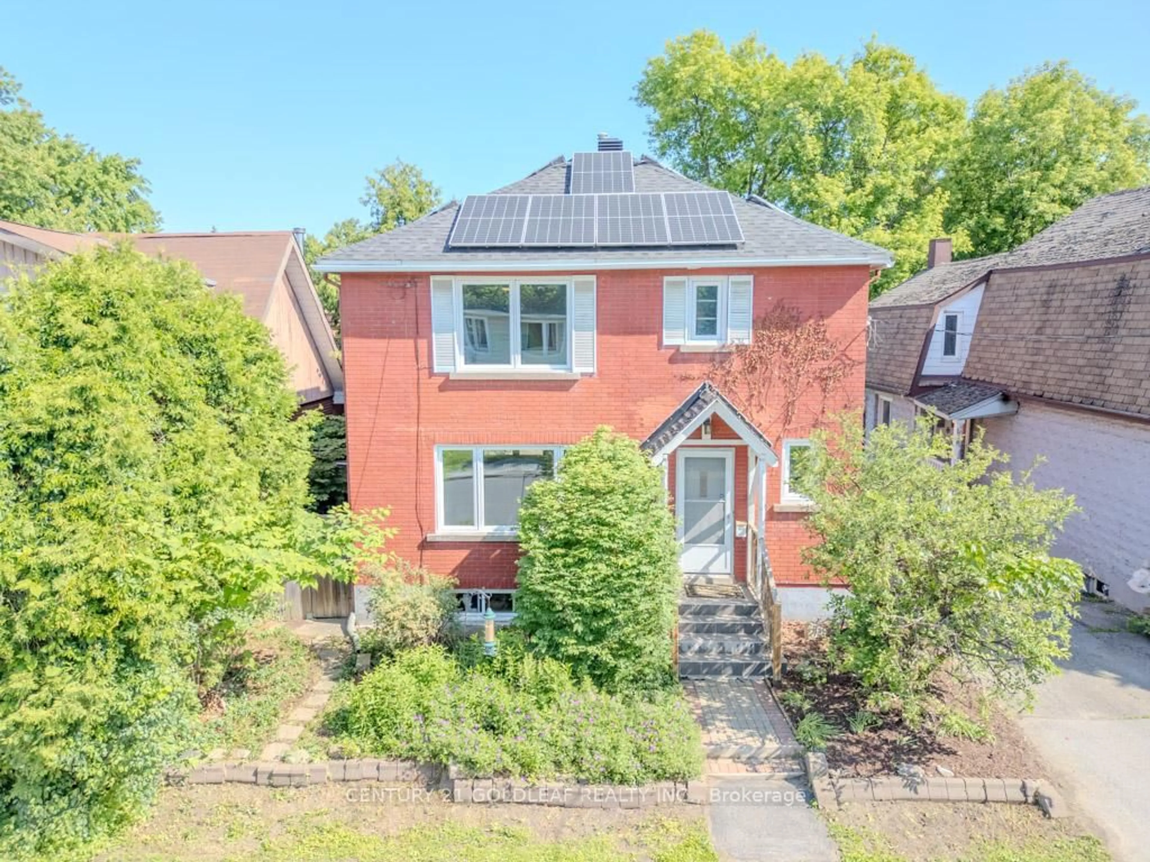 A pic from outside/outdoor area/front of a property/back of a property/a pic from drone, street for 9 Queen Mary St, Ottawa Ontario K1K 1Y1