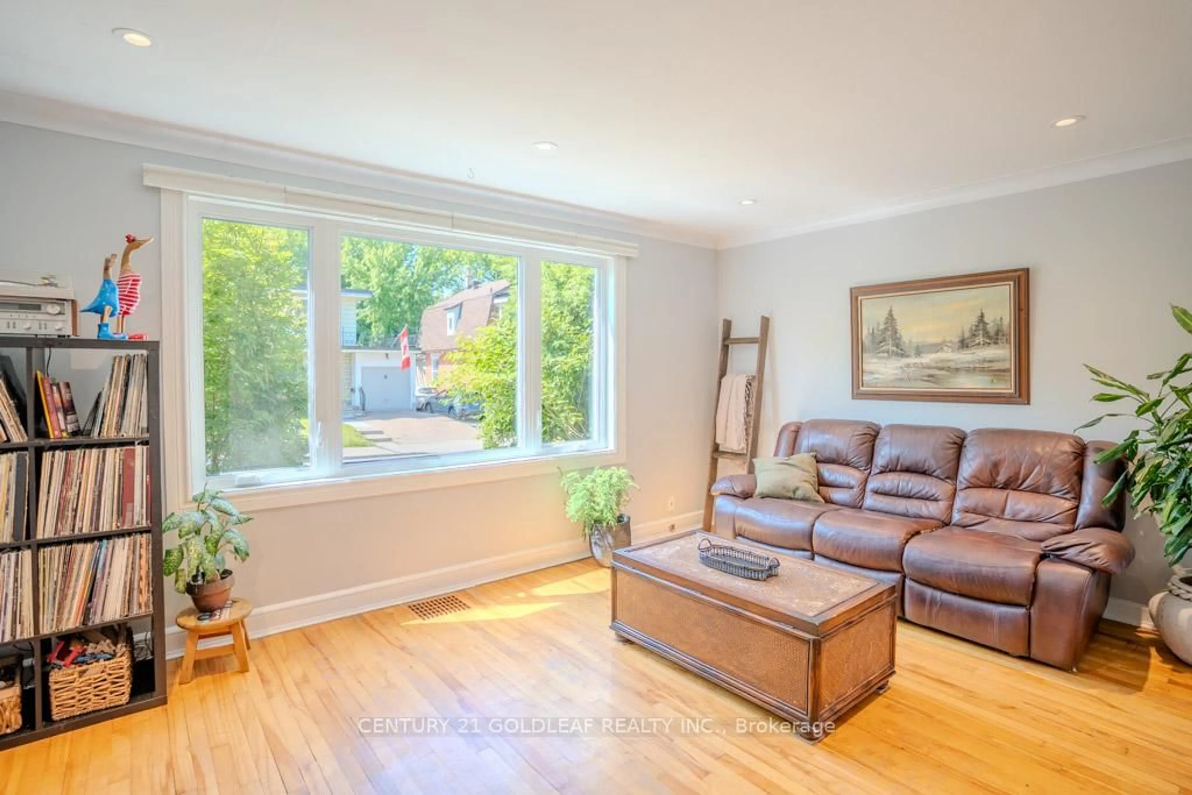 Living room with furniture, wood/laminate floor for 9 Queen Mary St, Ottawa Ontario K1K 1Y1