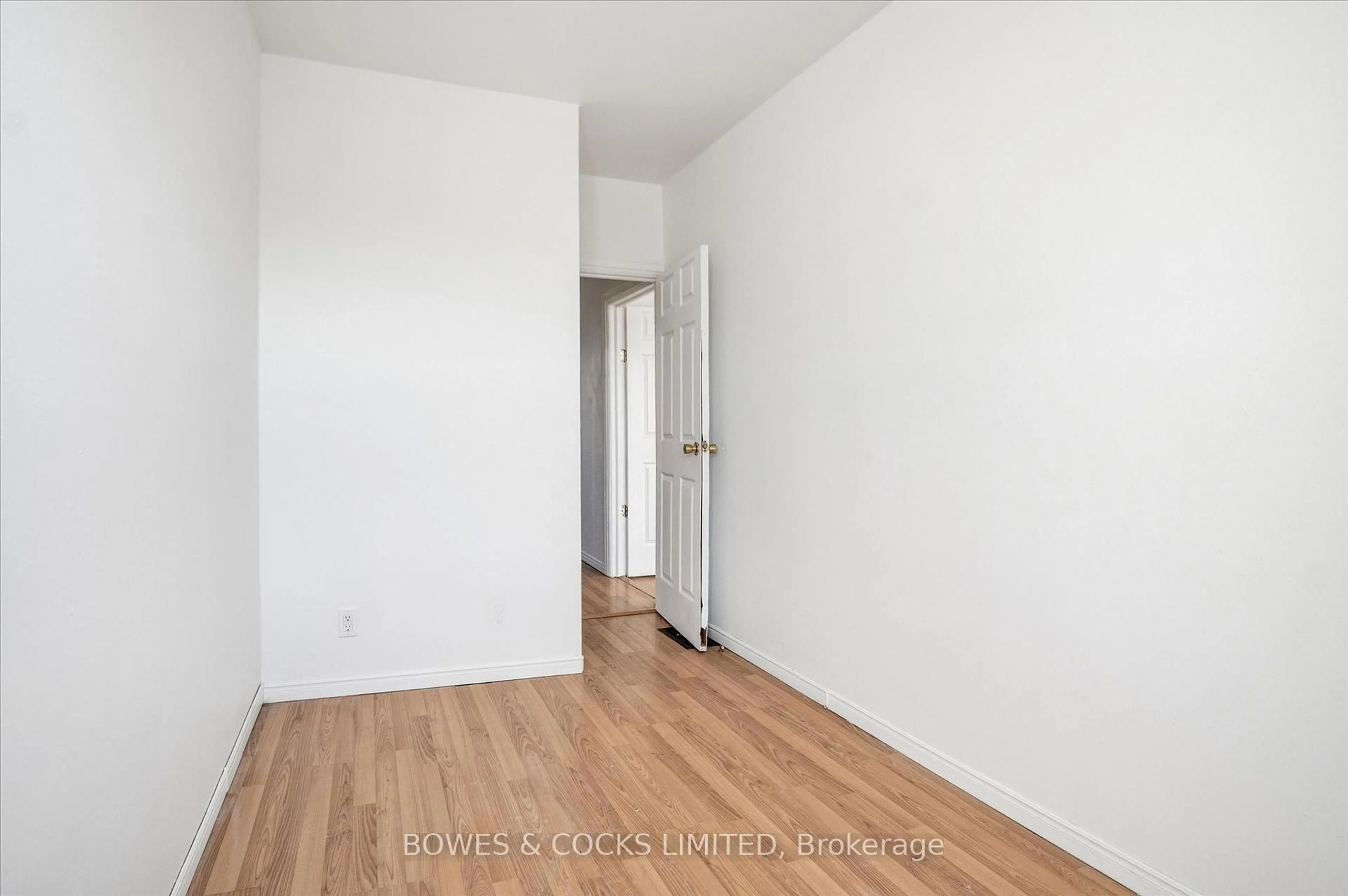 A pic of a room for 266 Wolfe St, Peterborough Central Ontario K9J 2L3