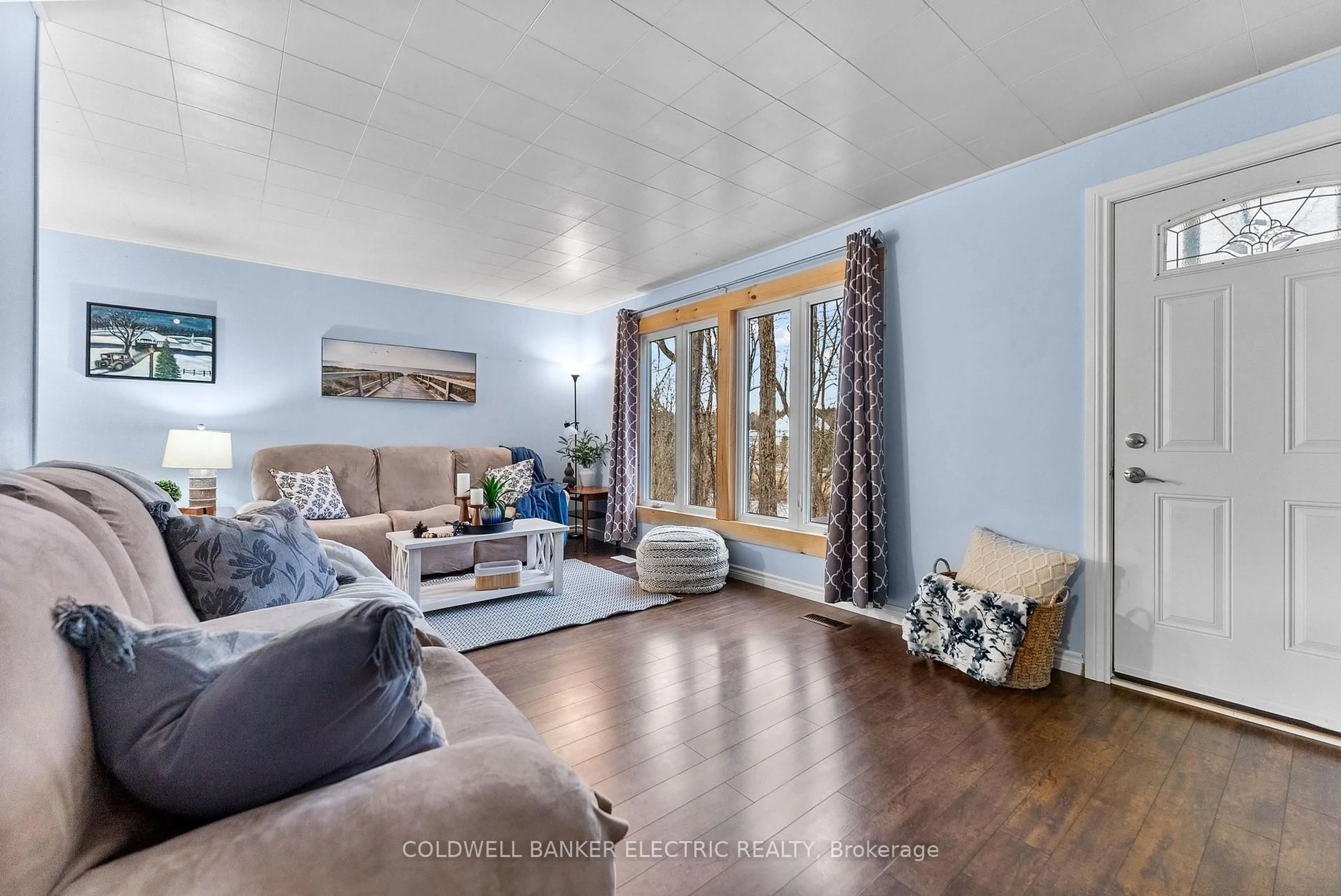 Living room with furniture, unknown for 58 River St, North Kawartha Ontario K0L 1A0