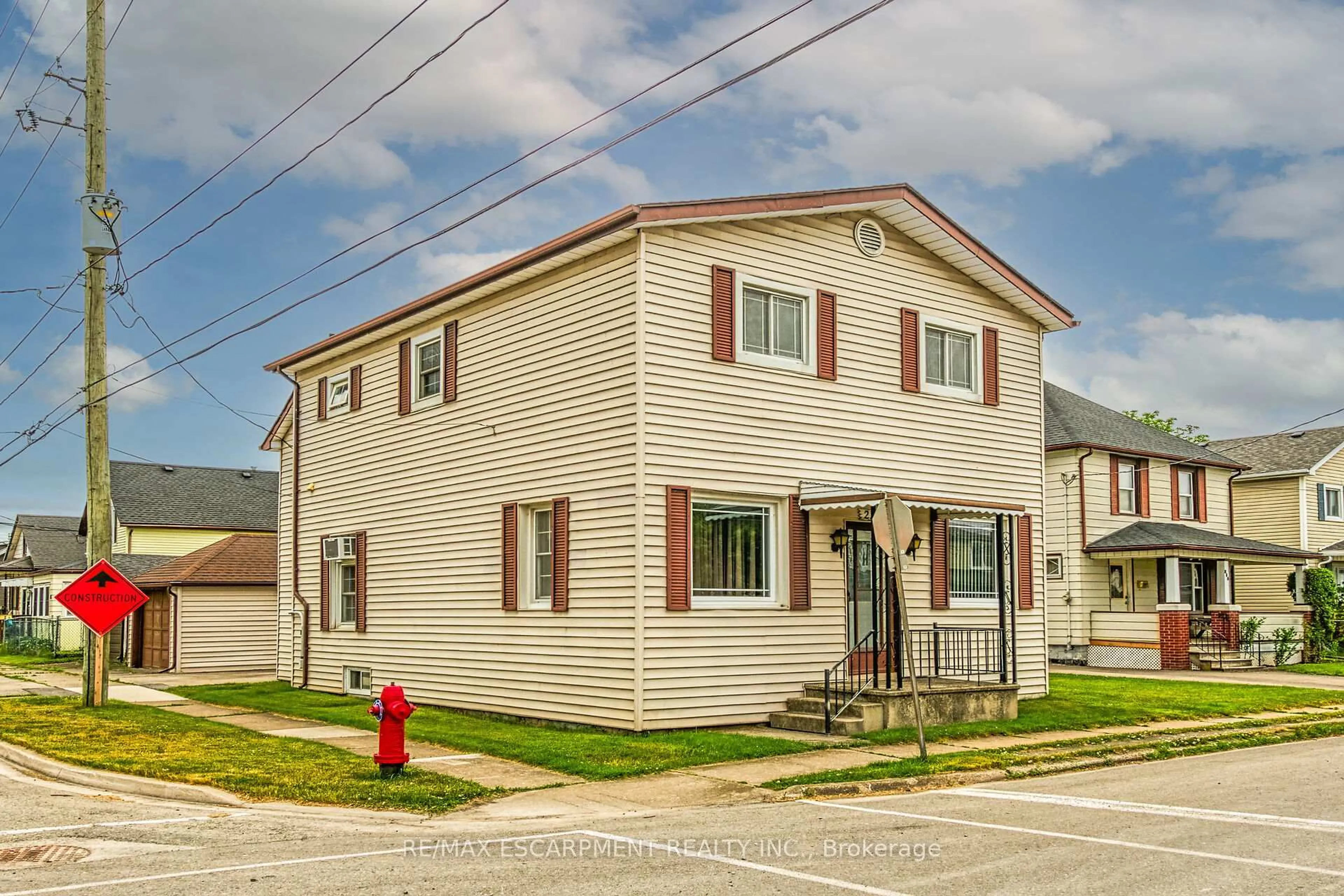 Home with vinyl exterior material, street for 223 Mitchell St, Port Colborne Ontario L3K 1Y4