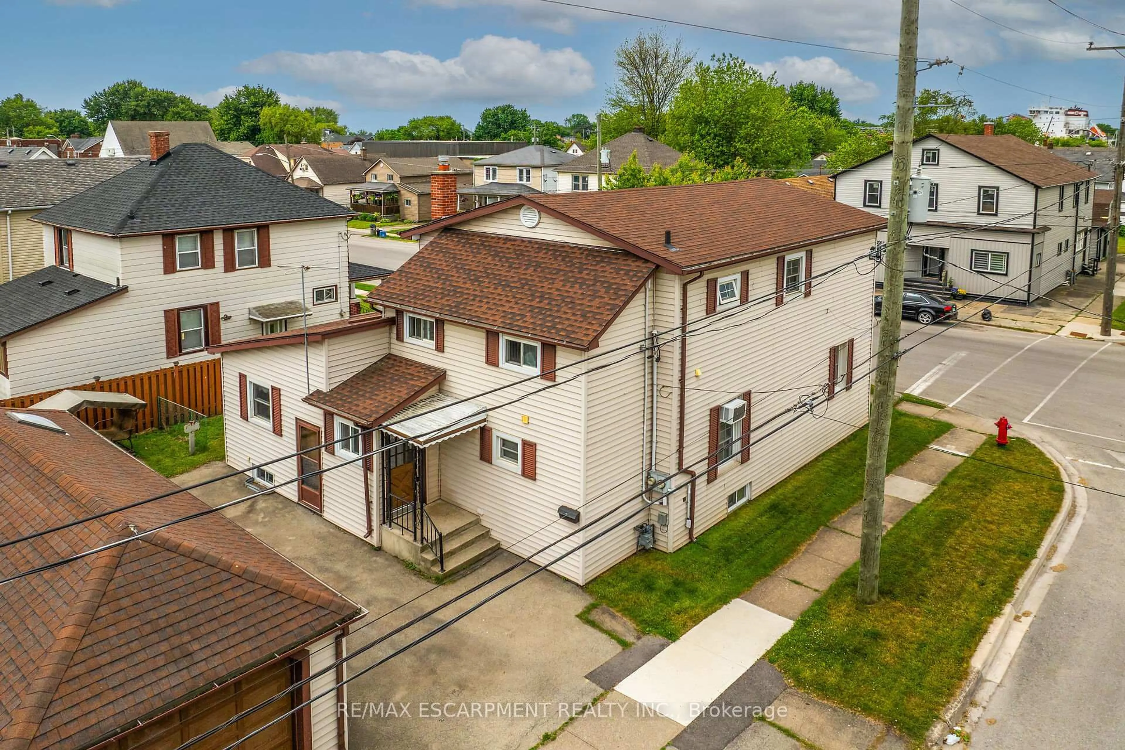 A pic from outside/outdoor area/front of a property/back of a property/a pic from drone, street for 223 Mitchell St, Port Colborne Ontario L3K 1Y4