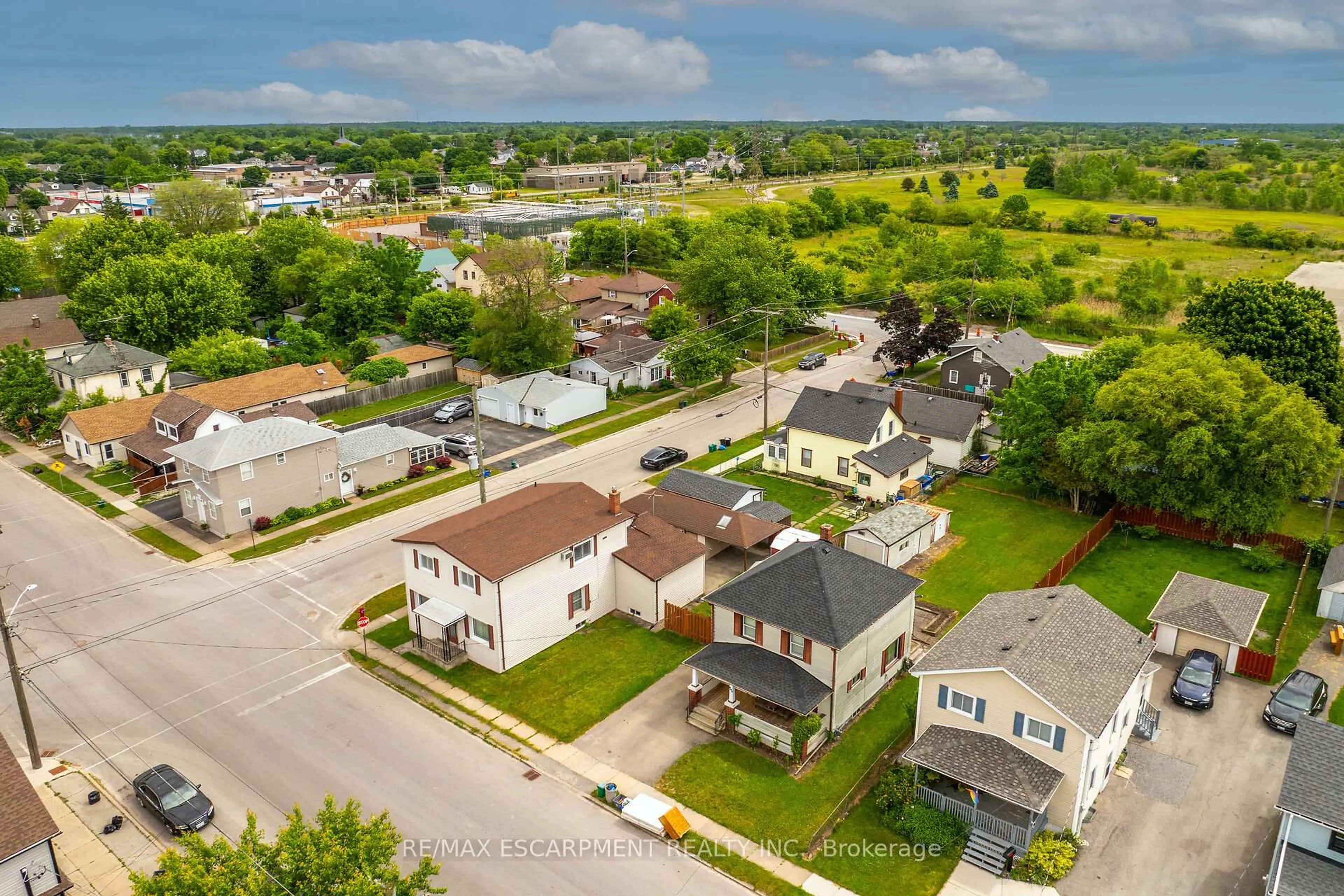 A pic from outside/outdoor area/front of a property/back of a property/a pic from drone, street for 223 Mitchell St, Port Colborne Ontario L3K 1Y4