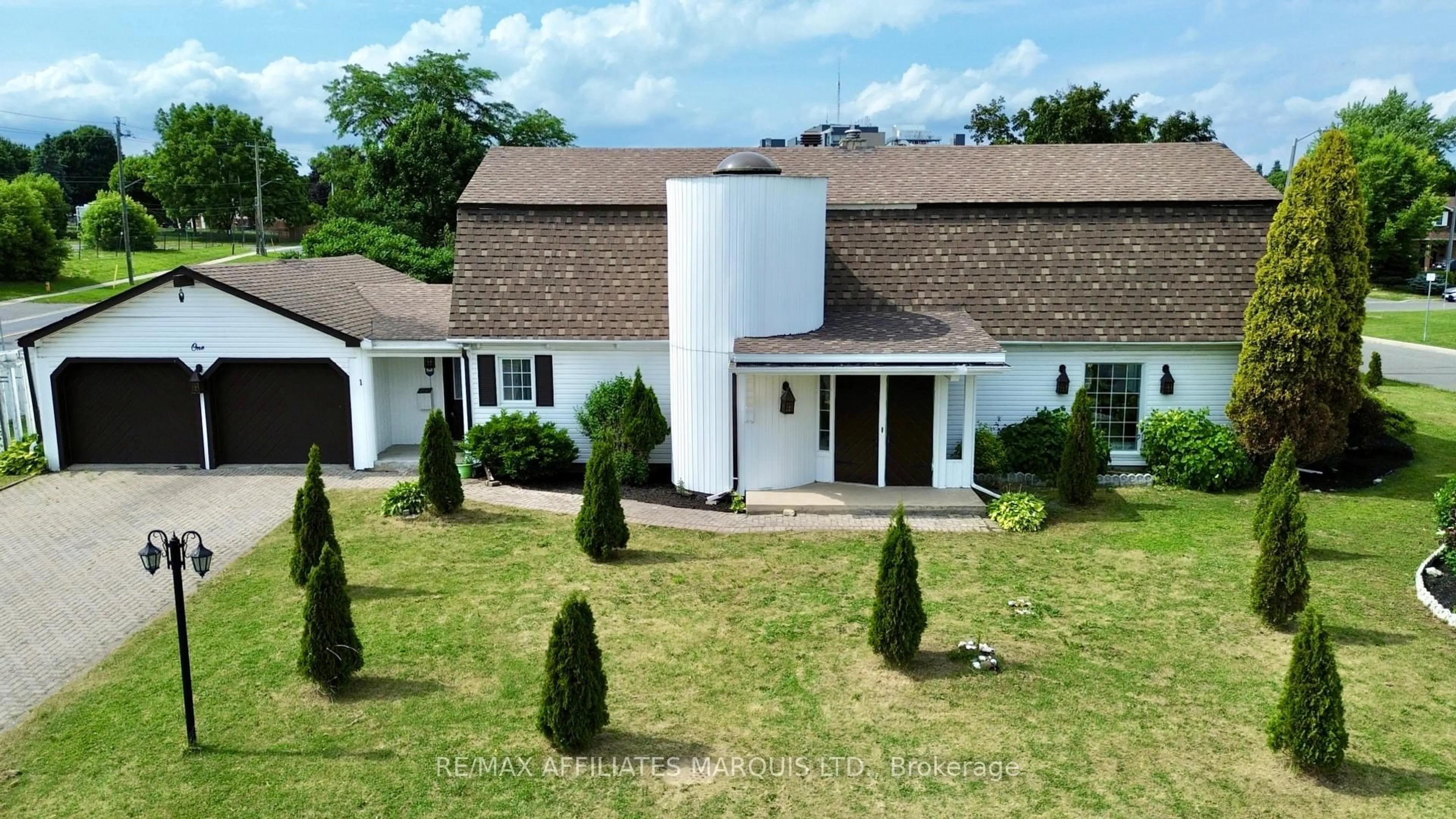 A pic from outside/outdoor area/front of a property/back of a property/a pic from drone, building for 1 Monaco Cres, Cornwall Ontario K6H 5Z1