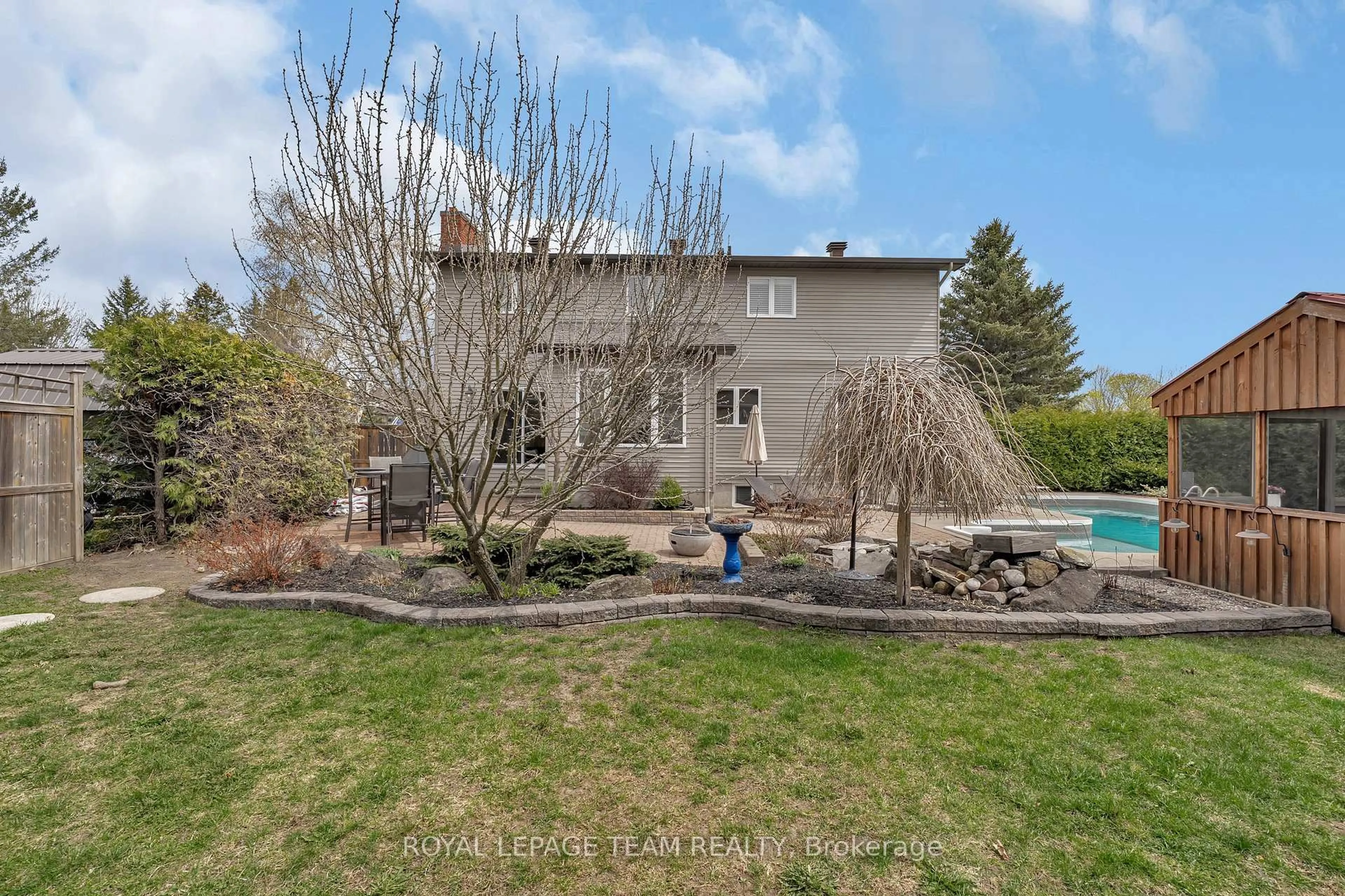 A pic from outside/outdoor area/front of a property/back of a property/a pic from drone, unknown for 129 Ridgeview Dr, Carp Ontario K0A 1L0