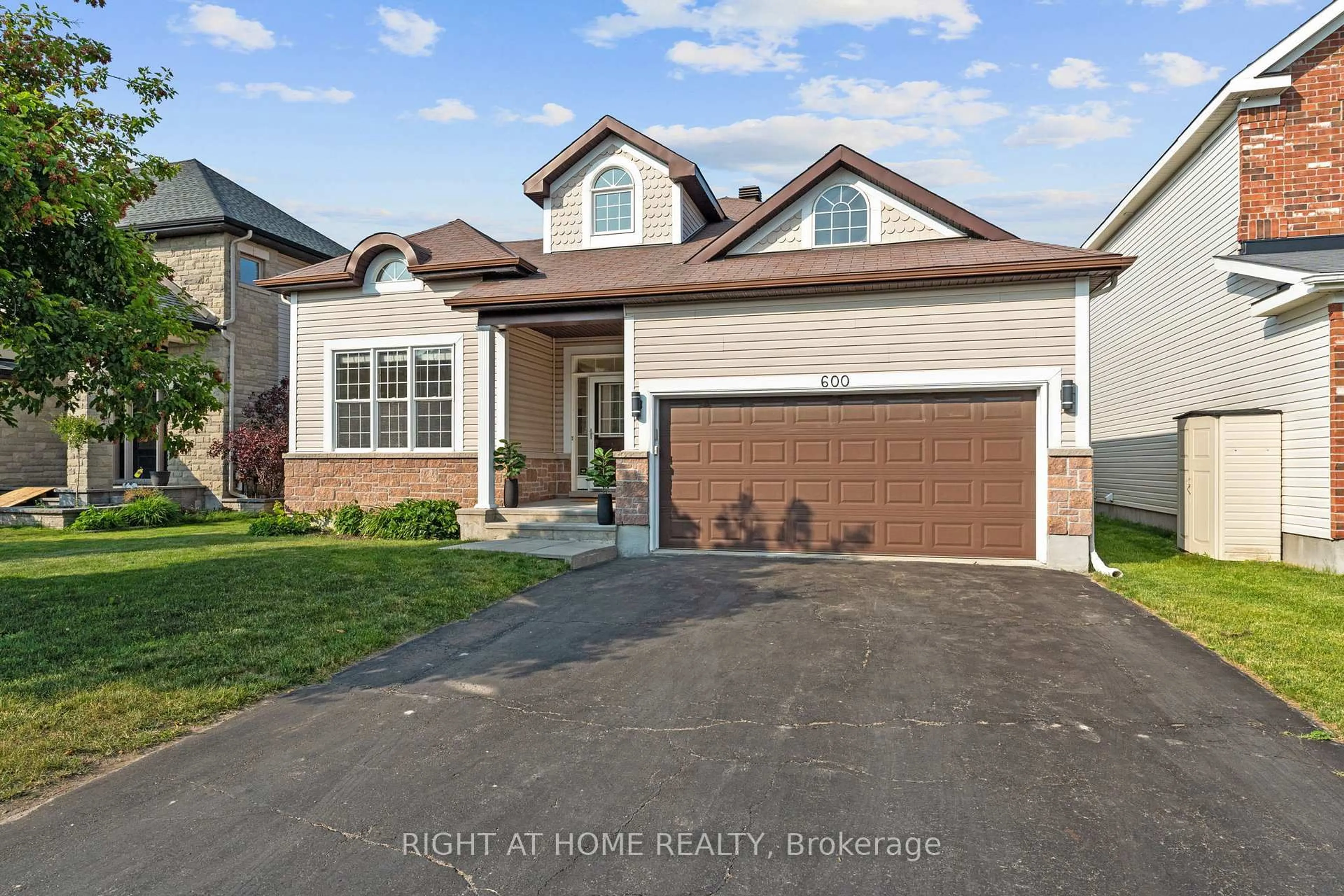 Home with vinyl exterior material, street for 600 Anjana Circ, Ottawa Ontario K2J 0E1