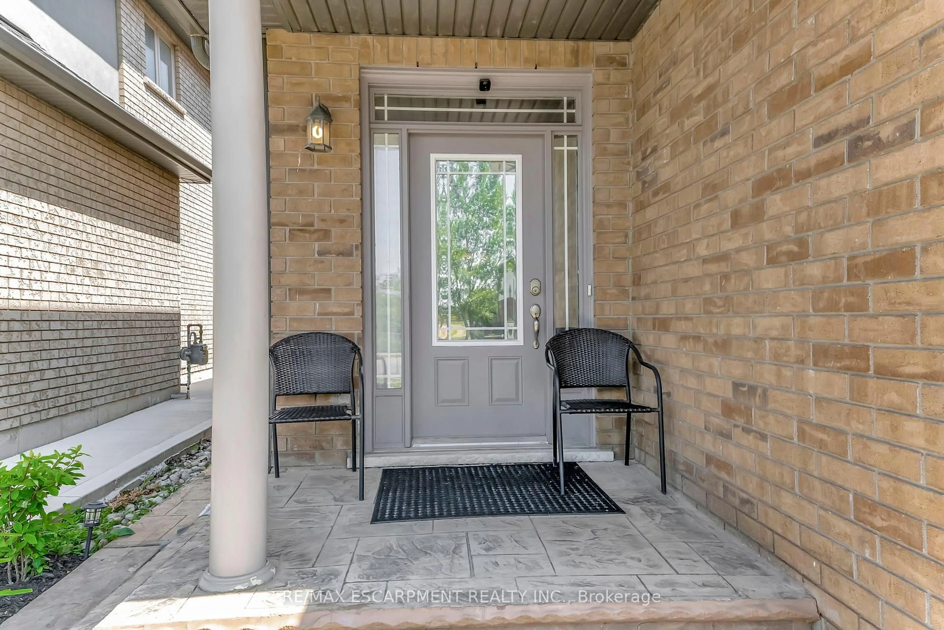 Indoor entryway for 45 Fletcher Rd, Hamilton Ontario L0R 1P0