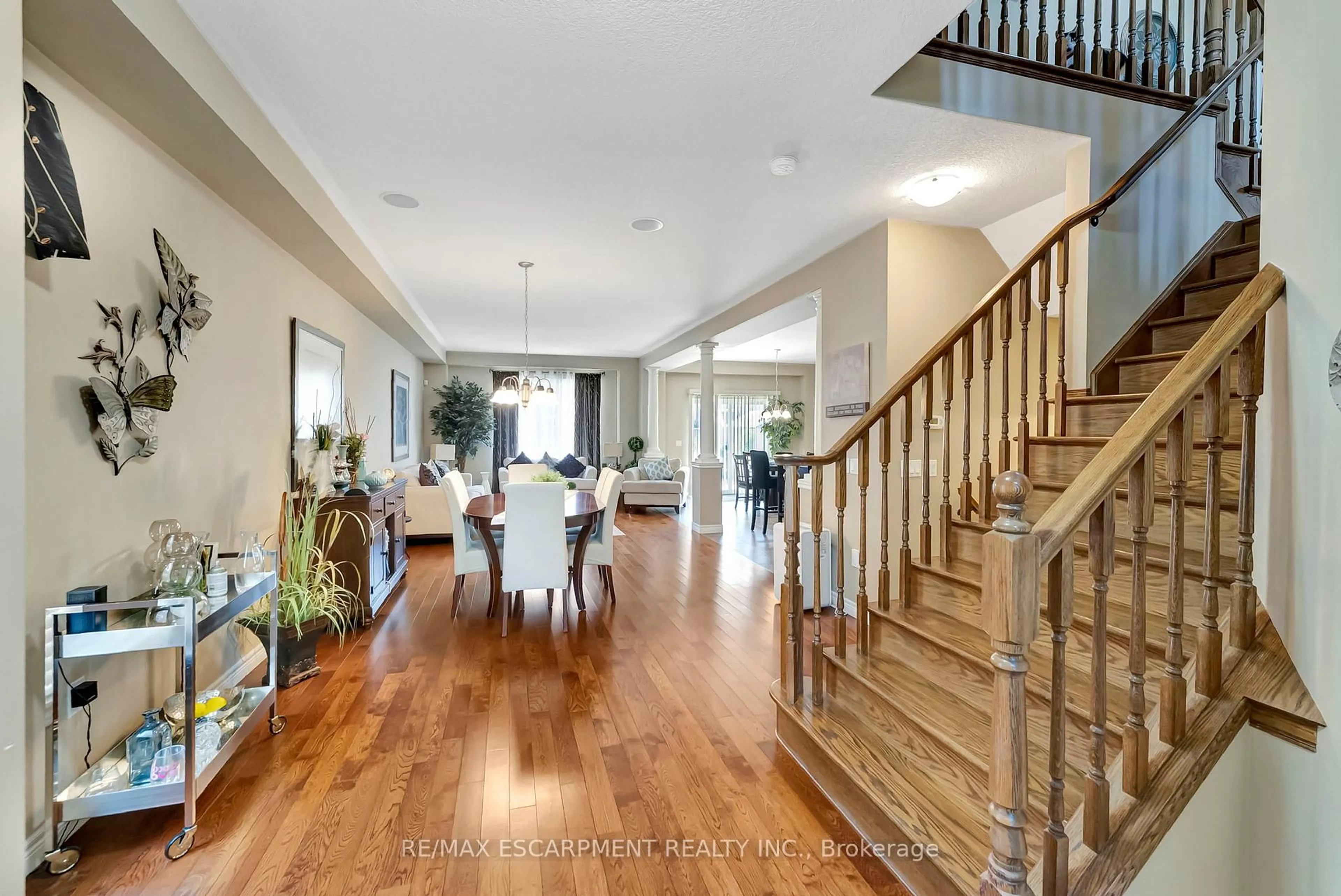 Indoor foyer for 45 Fletcher Rd, Hamilton Ontario L0R 1P0