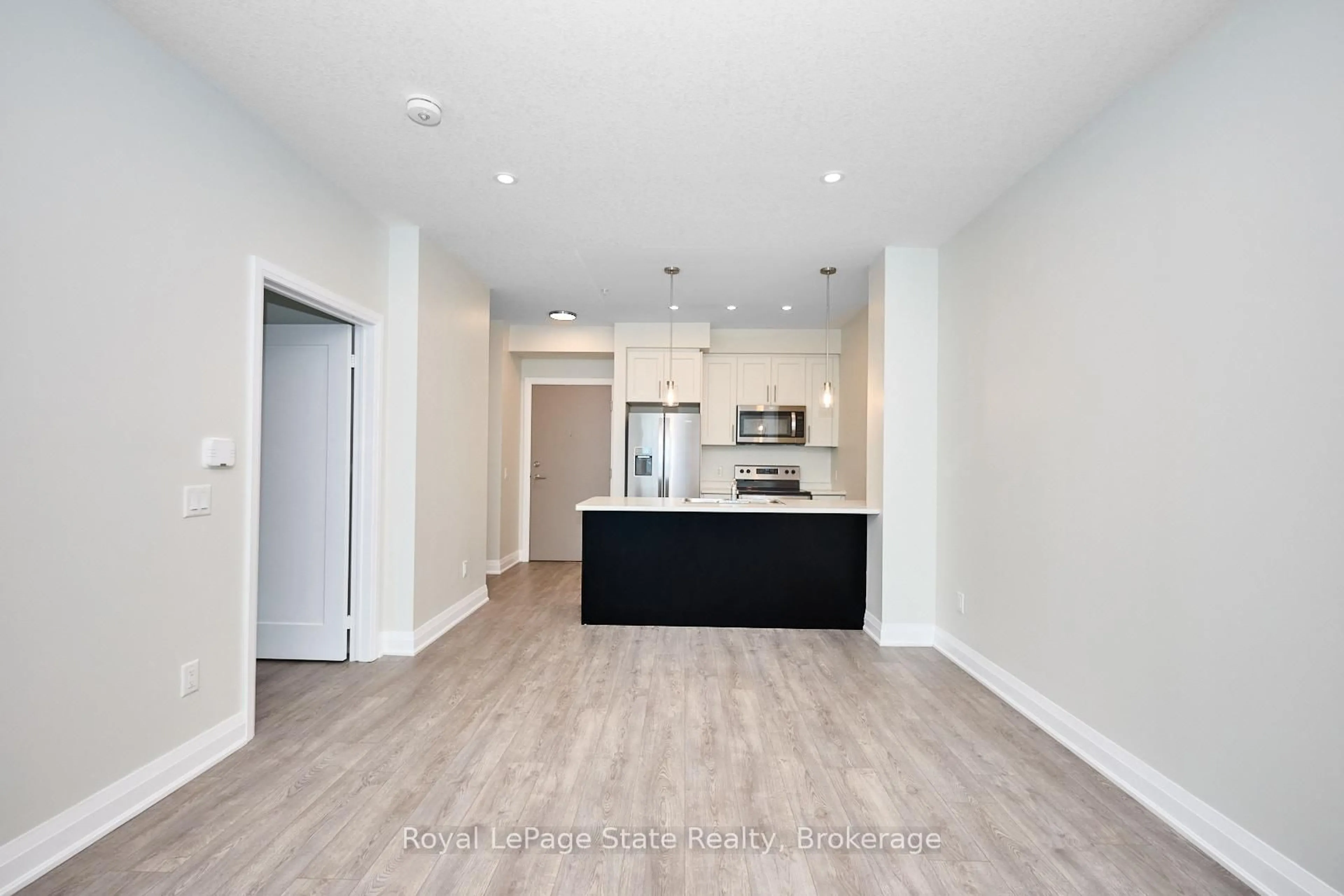 Open concept kitchen, unknown for 16 Concord Pl #301, Grimsby Ontario L3M 0J1