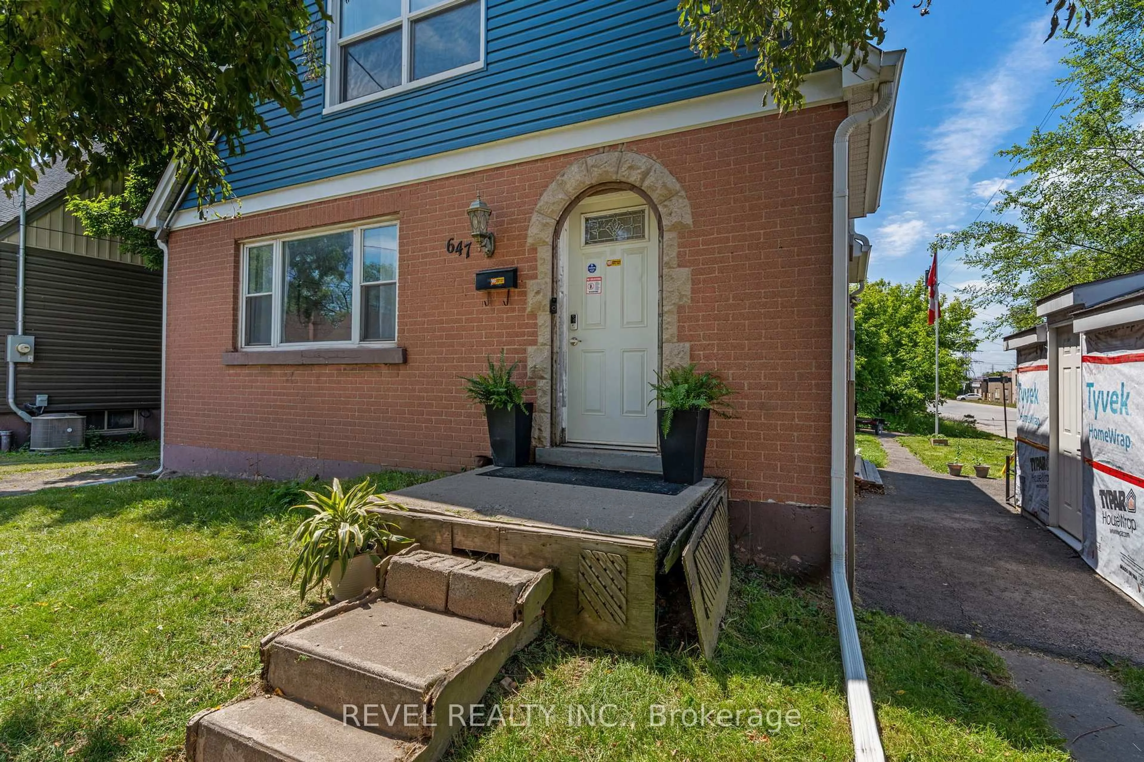Home with brick exterior material, street for 647 Brighton Ave, Hamilton Ontario L8H 6H1