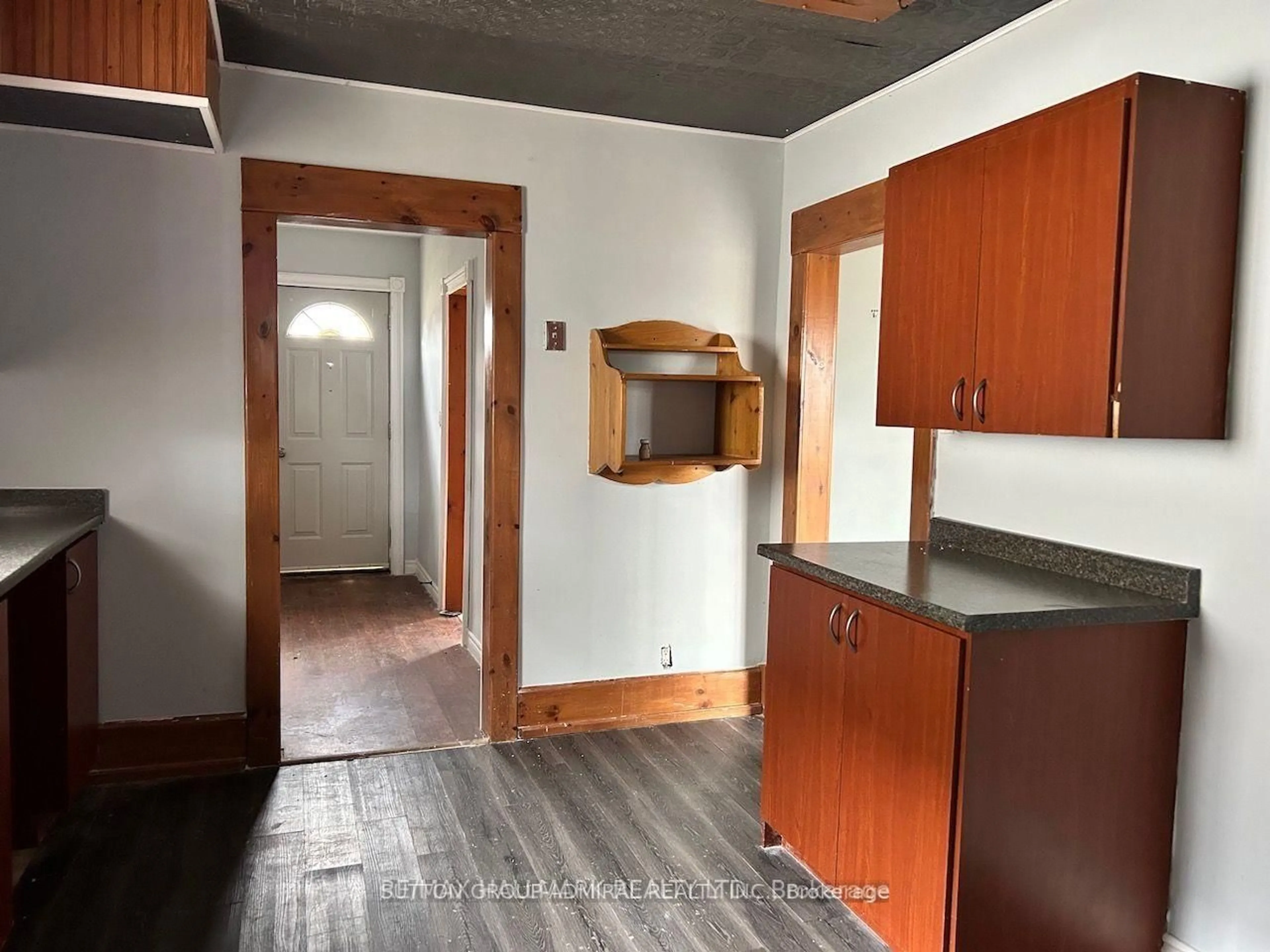A pic of a room for 190 Fruitland Rd, Hamilton Ontario L8E 5J7