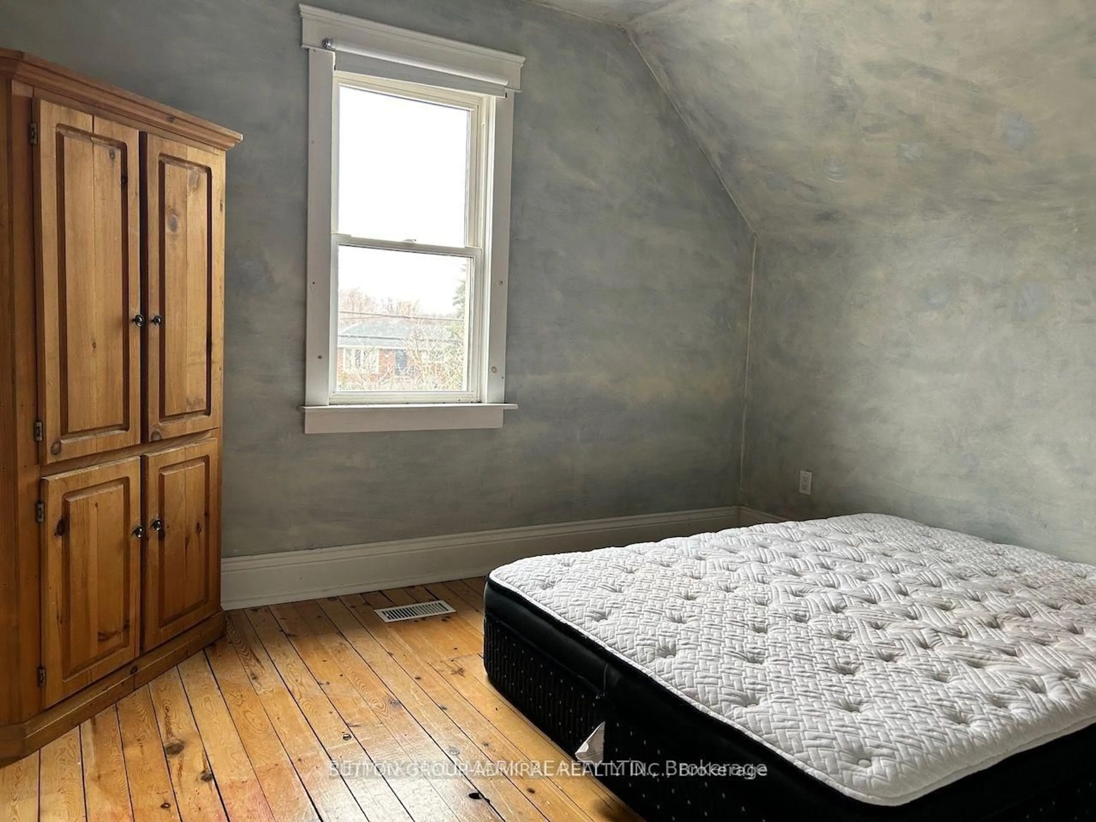 A pic of a room for 190 Fruitland Rd, Hamilton Ontario L8E 5J7