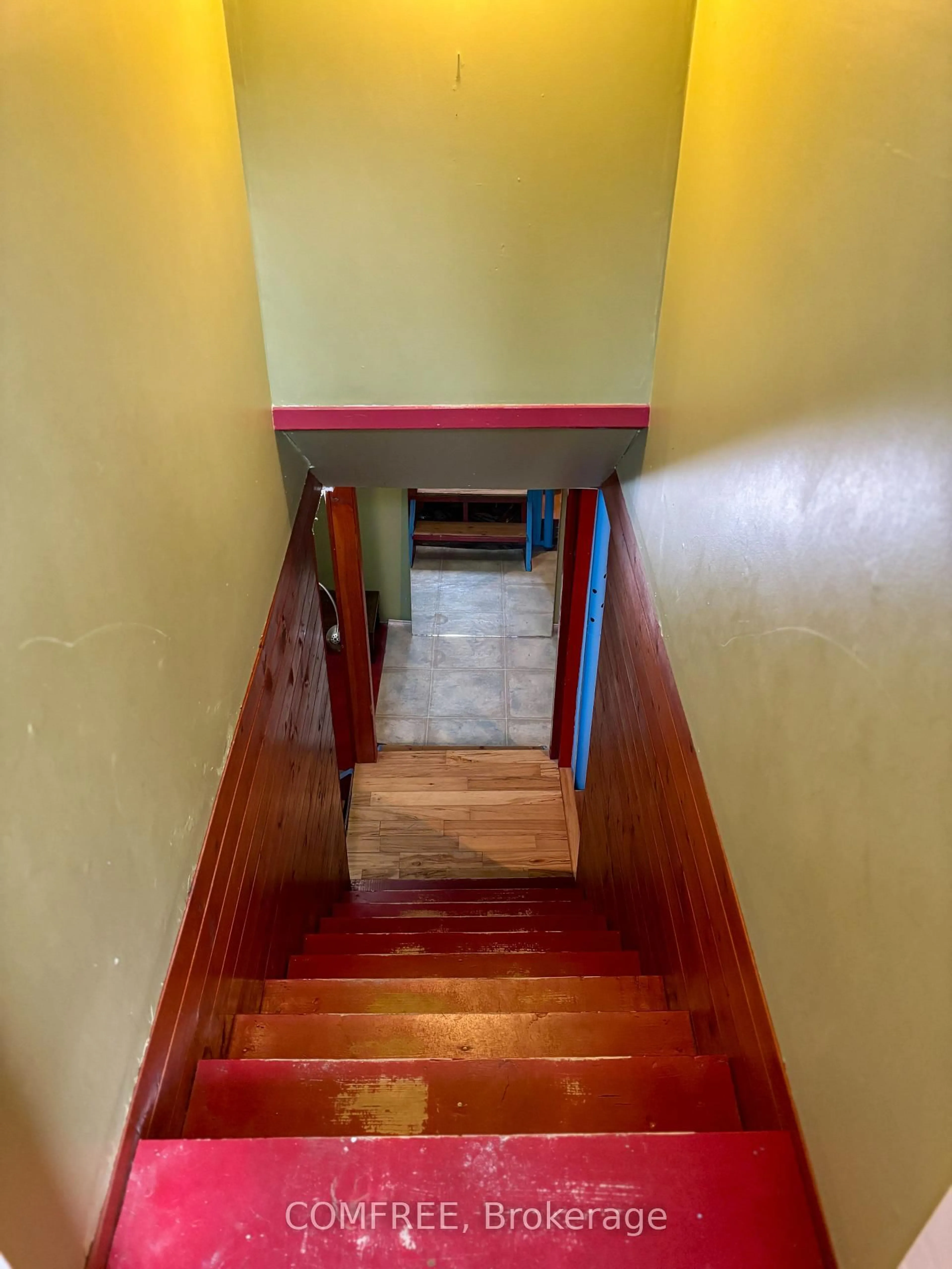 Stairs for 8770 Bank St, Vernon Ontario K0A 3J0