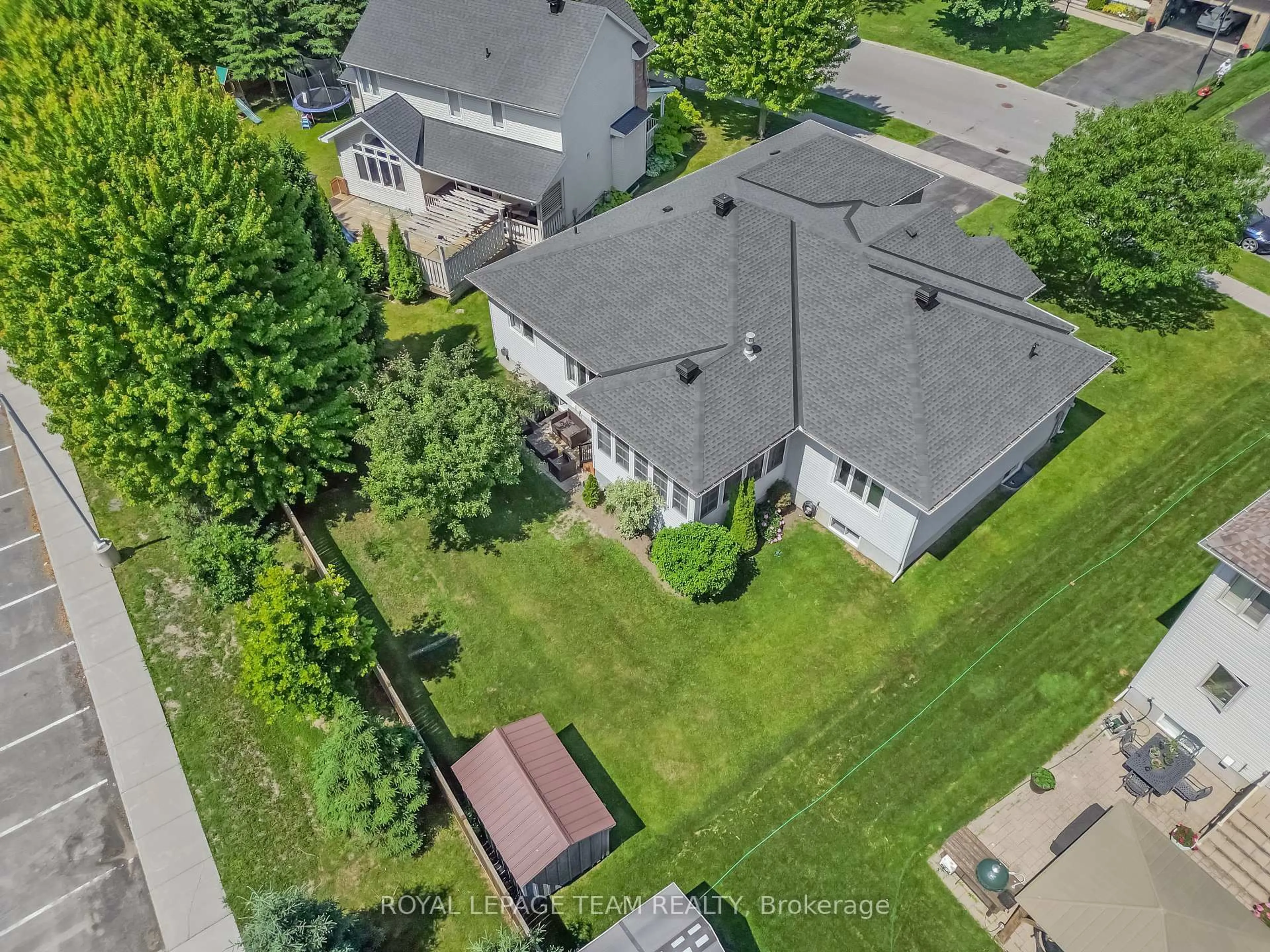 A pic from outside/outdoor area/front of a property/back of a property/a pic from drone, street for 10 Rochelle Dr, Richmond Ontario K0A 2Z0