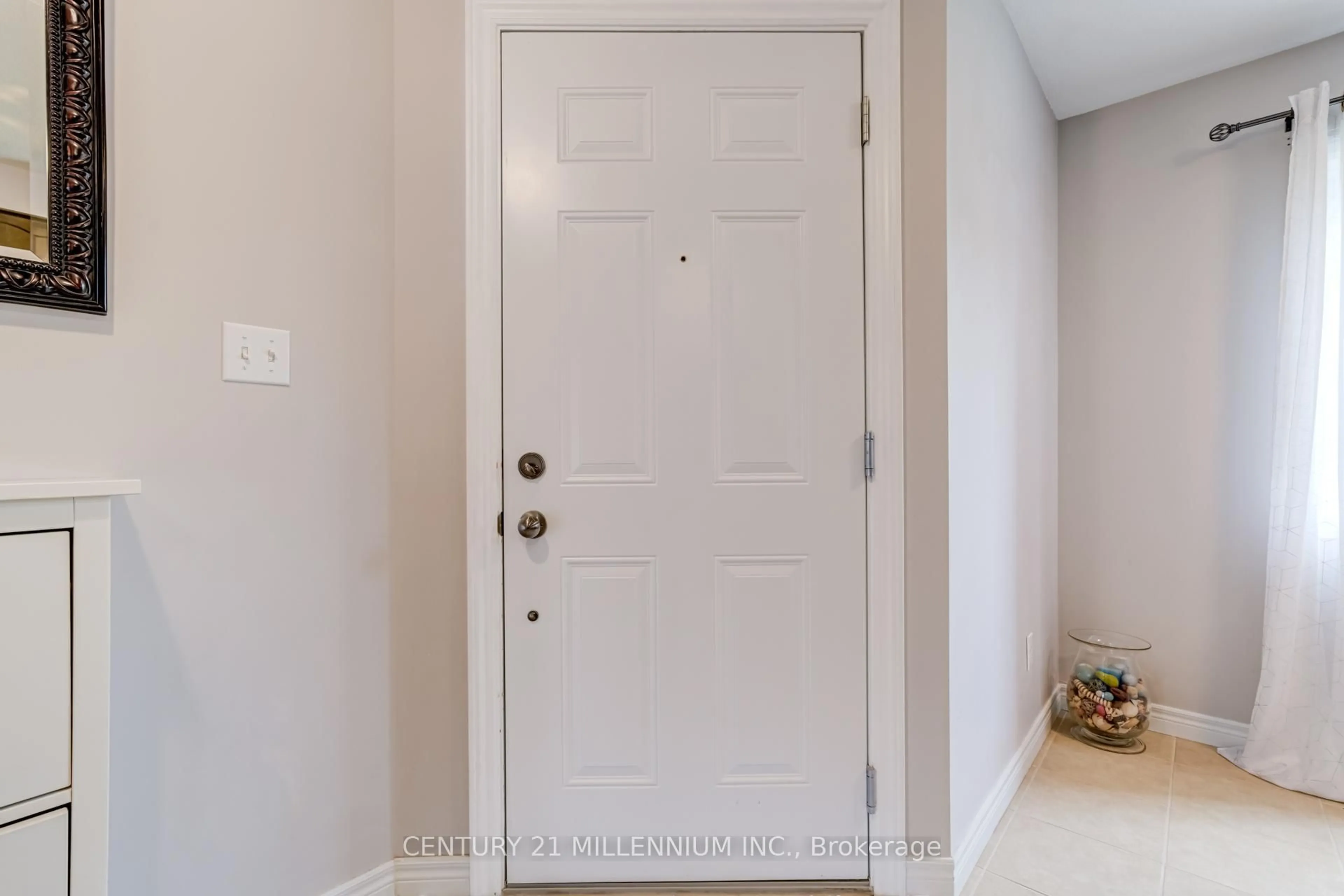 Indoor entryway for 630 Woodlawn Rd #A, Guelph Ontario N1E 0K4