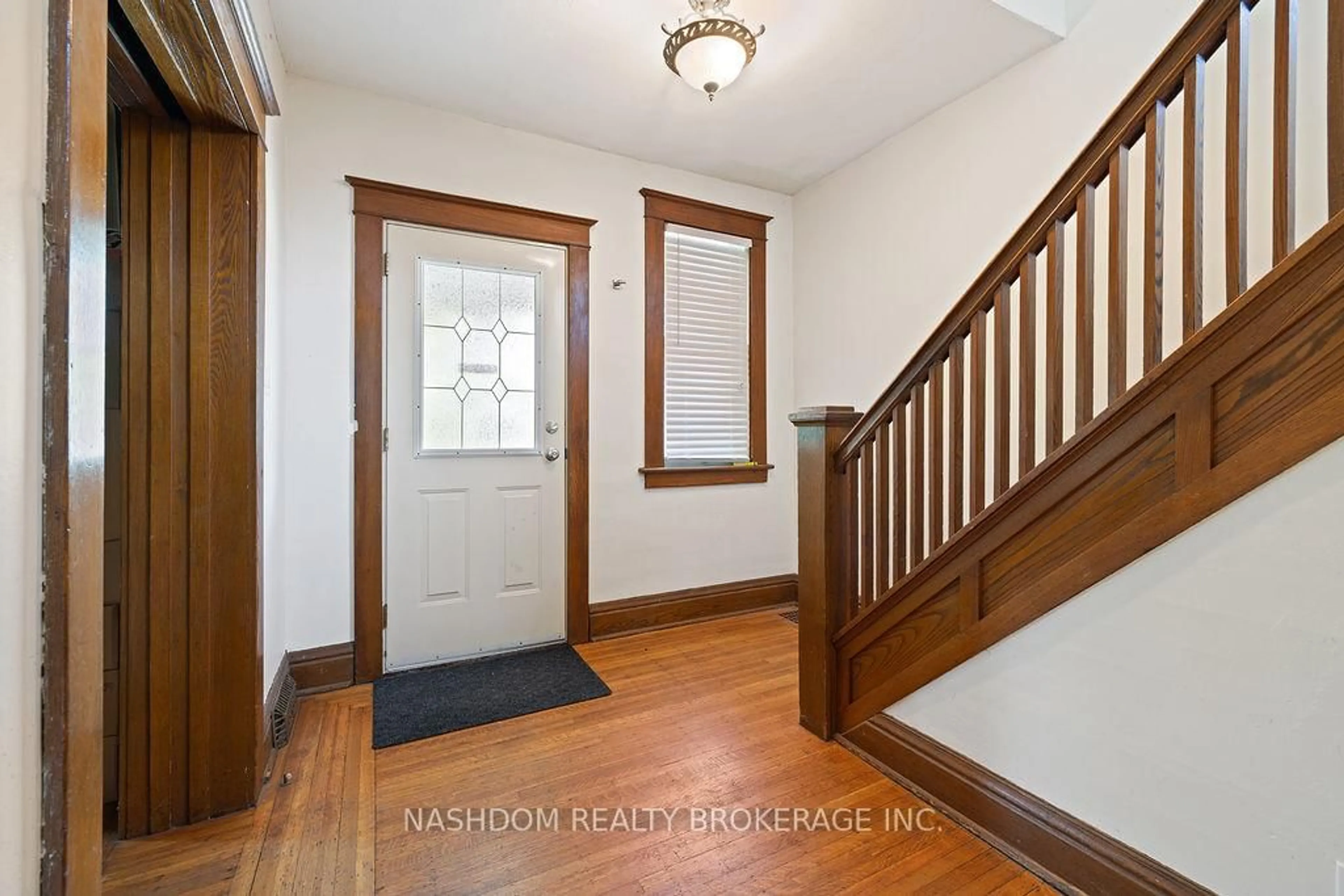 Indoor entryway for 163 Grosvenor Ave, Hamilton Ontario L8M 3L4