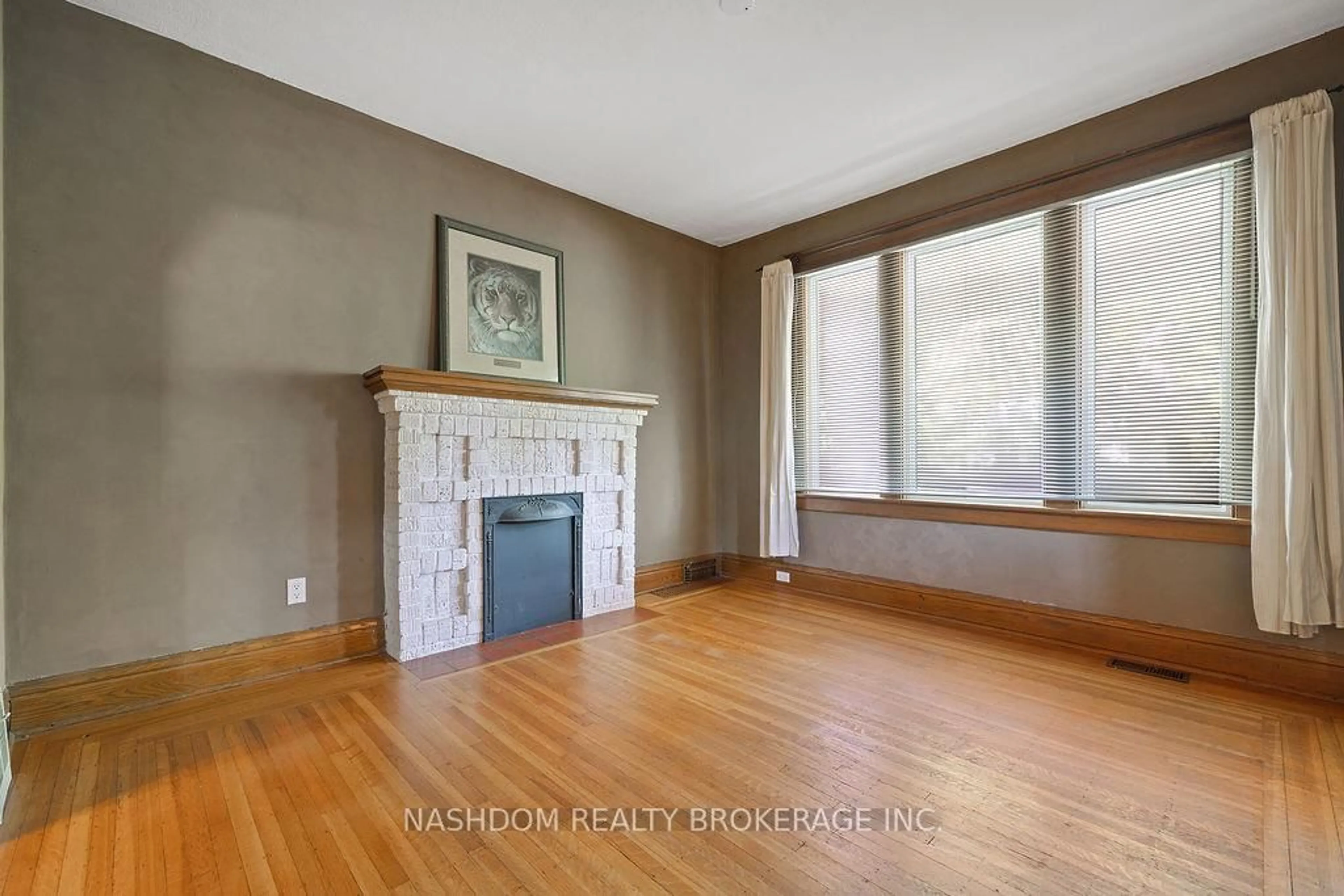 A pic of a room for 163 Grosvenor Ave, Hamilton Ontario L8M 3L4