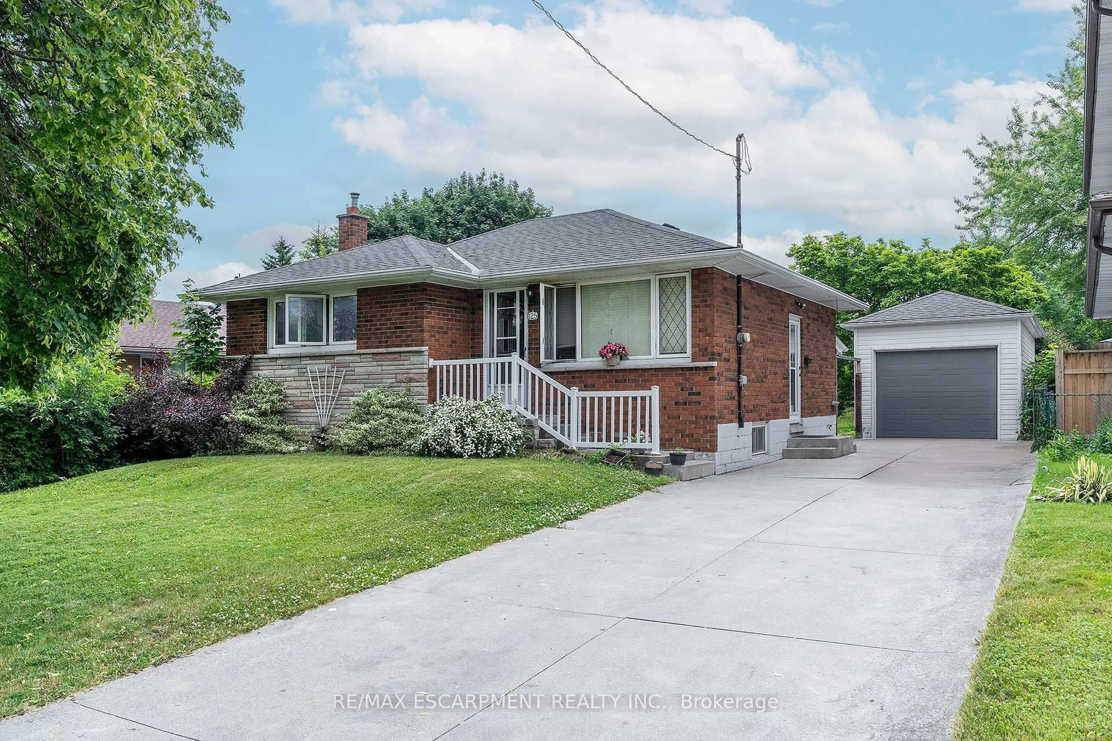 Home with brick exterior material, street for 125 West 28th St, Hamilton Ontario L9C 5B1