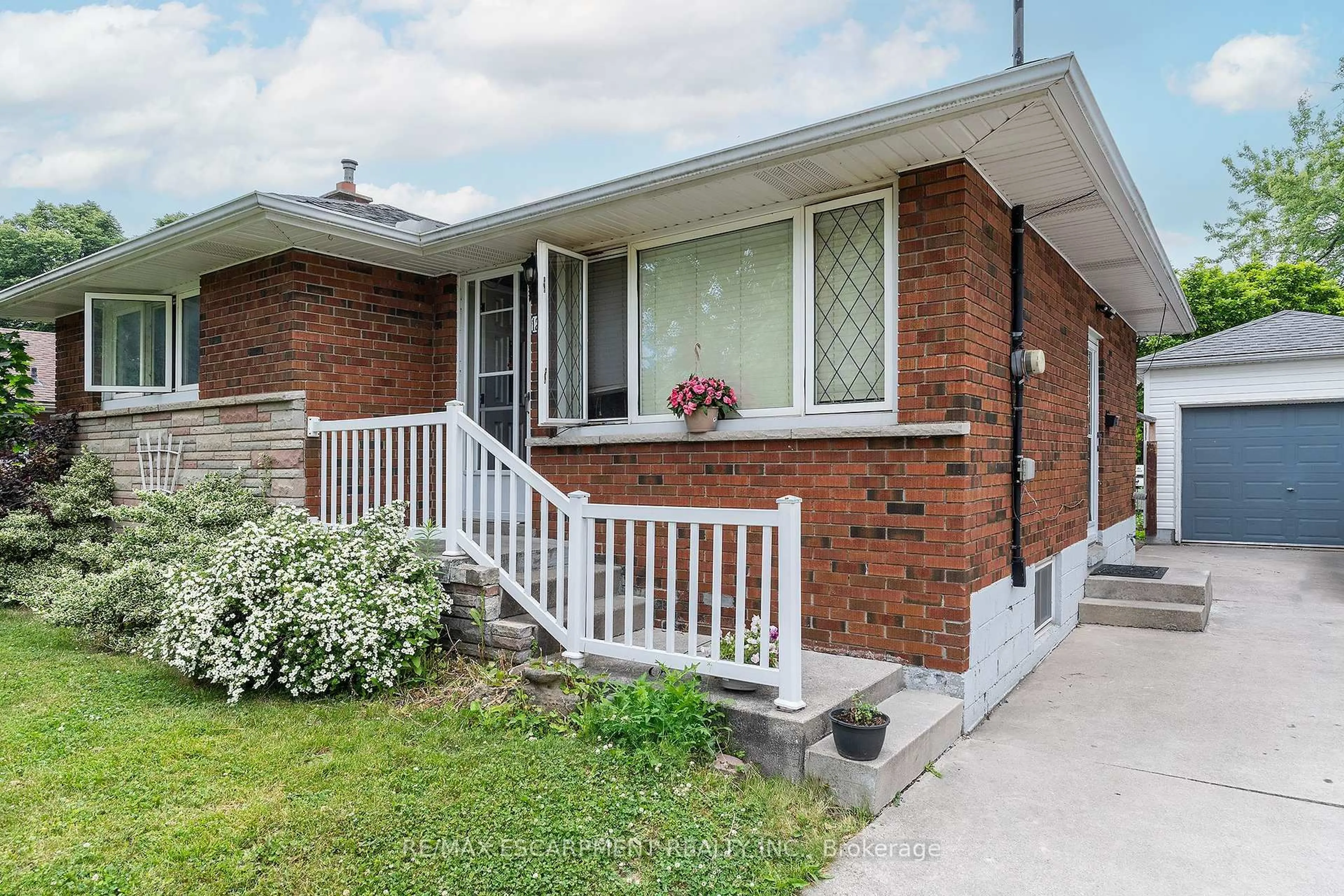 Home with brick exterior material, street for 125 West 28th St, Hamilton Ontario L9C 5B1