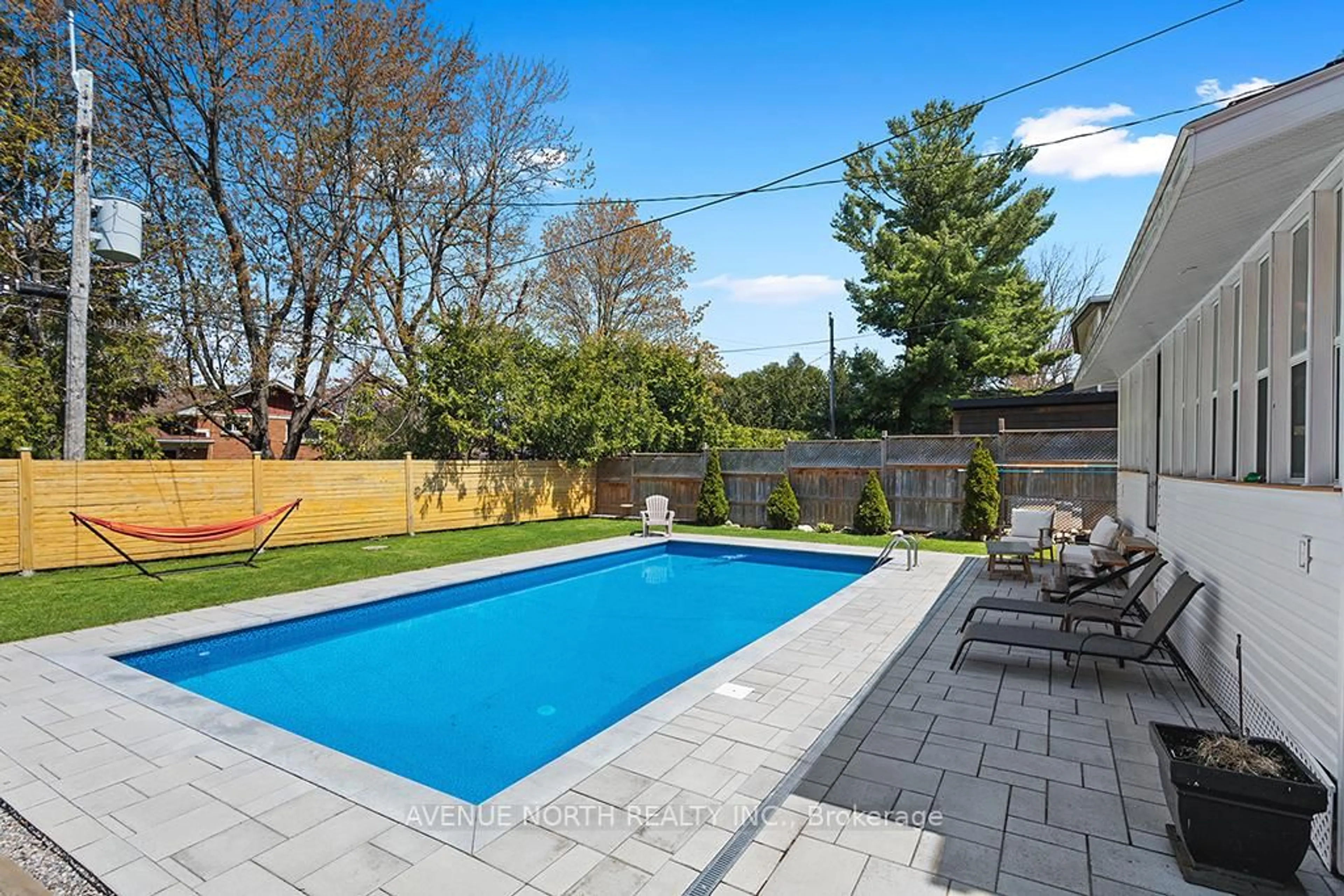 Pool for 639 Chadburn Ave, Ottawa Ontario K1G 0Y6