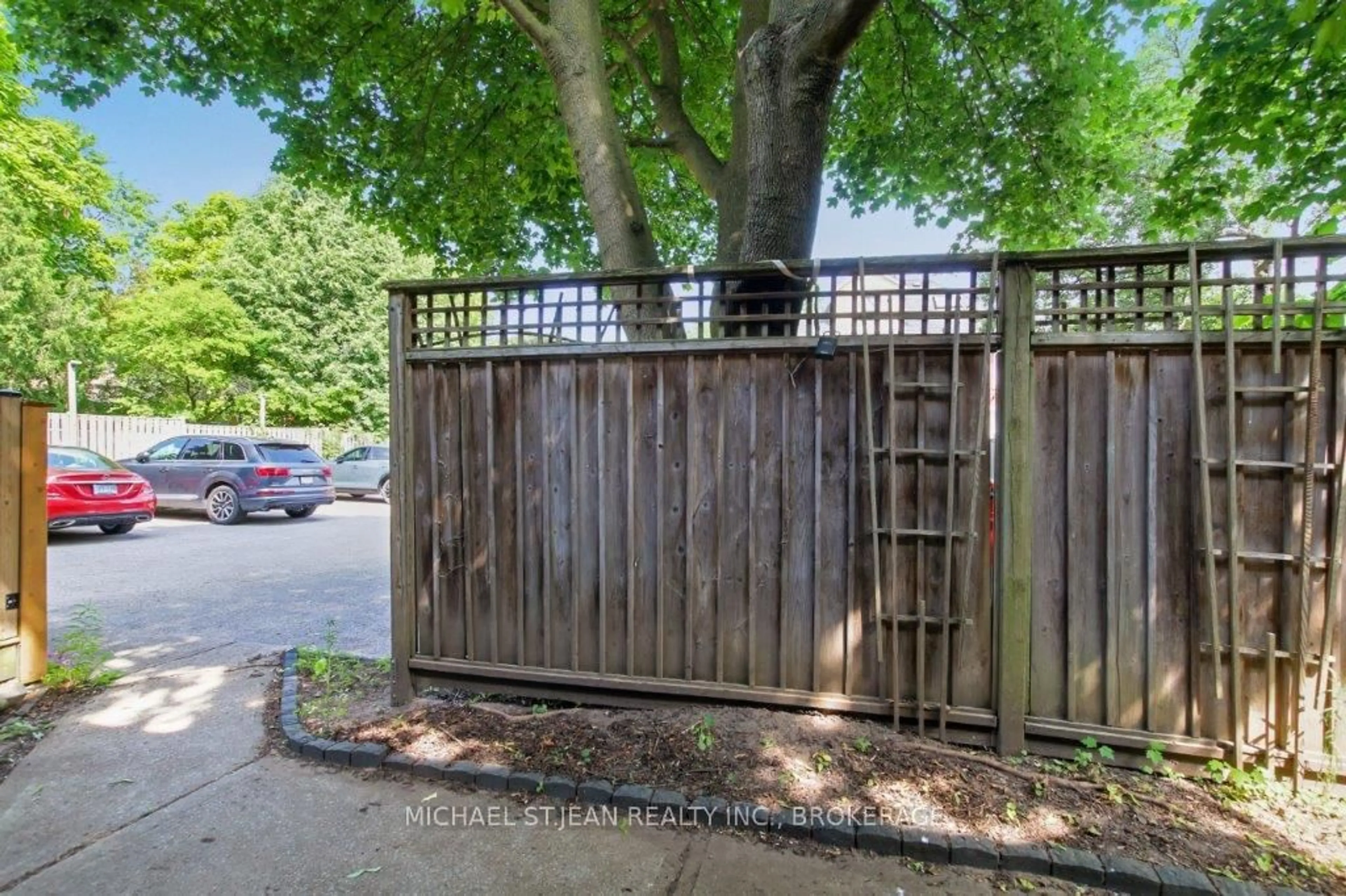 A pic from outside/outdoor area/front of a property/back of a property/a pic from drone, street for 561 Princess Ave #2, London East Ontario N6B 2C1