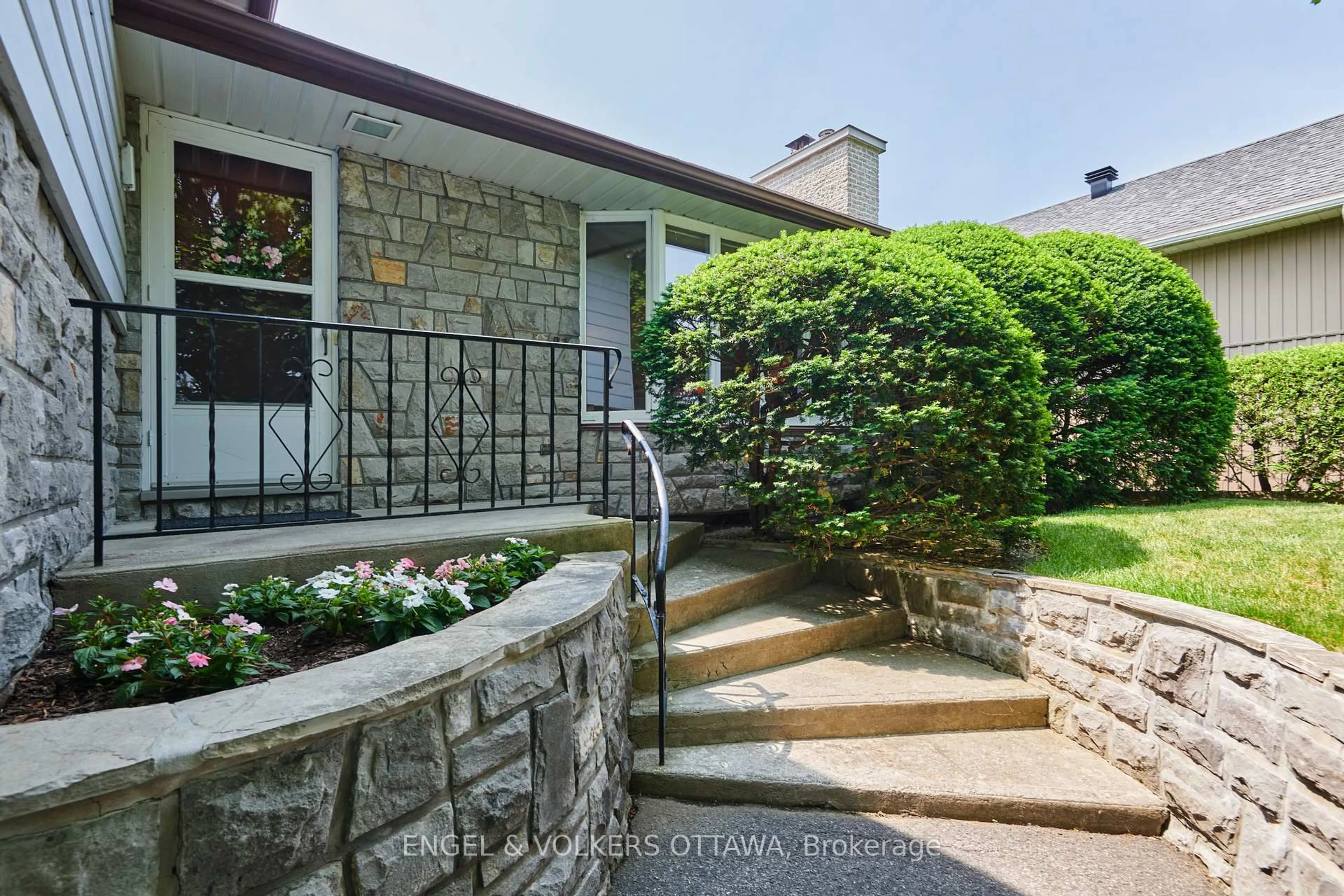 Unknown for 436 Crestview Rd, Ottawa Ontario K1H 5G9
