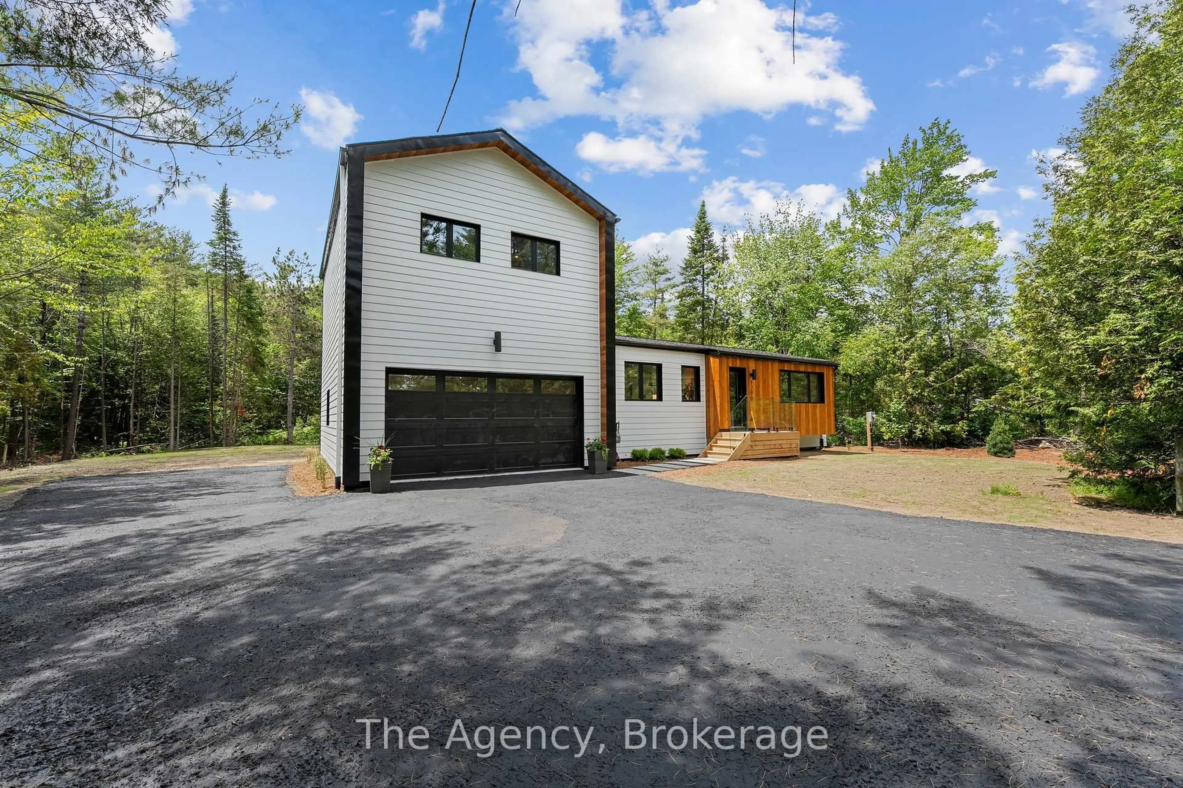 A pic from outside/outdoor area/front of a property/back of a property/a pic from drone, unknown for 1290 Cedar Lane, Bracebridge Ontario P1L 1W9