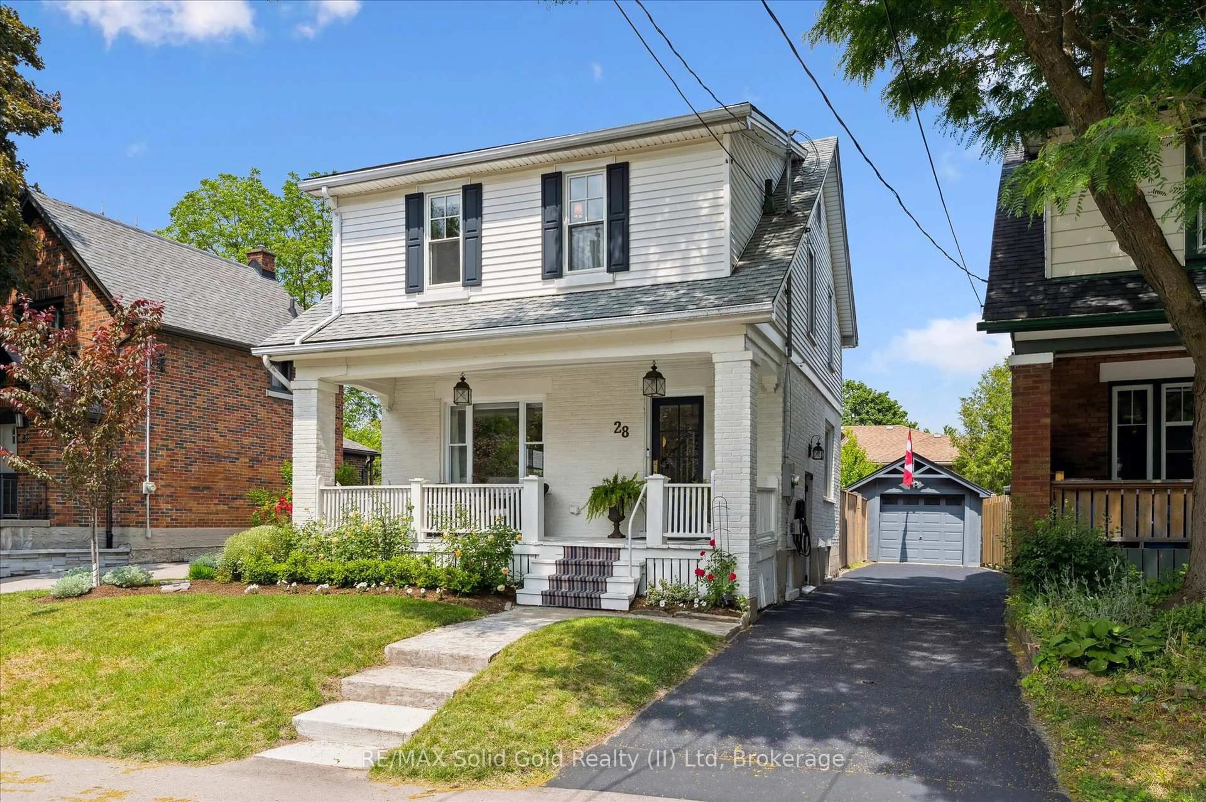 Home with brick exterior material, street for 28 Brunswick Ave, Kitchener Ontario N2H 4E8