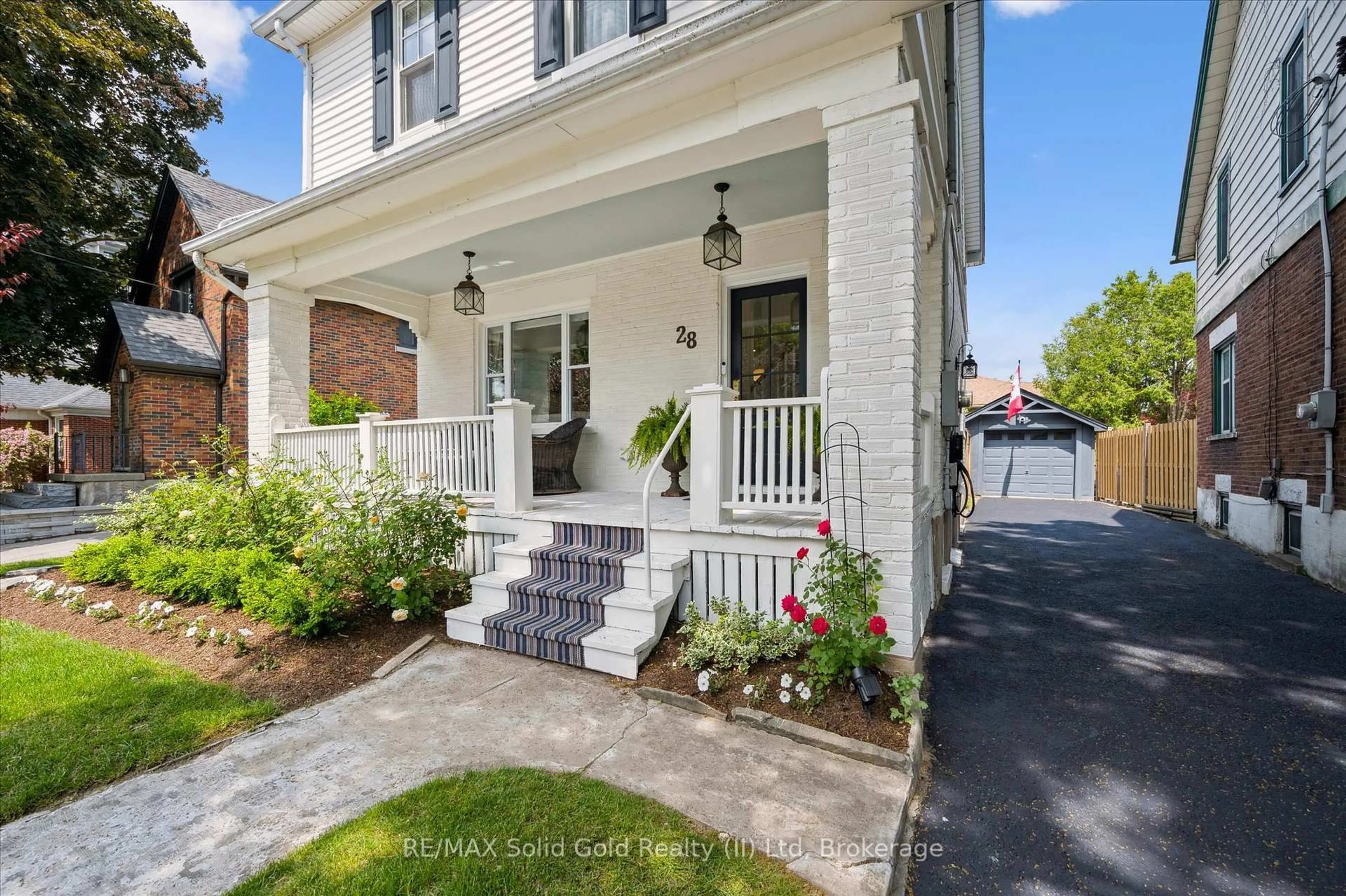 Home with brick exterior material, street for 28 Brunswick Ave, Kitchener Ontario N2H 4E8