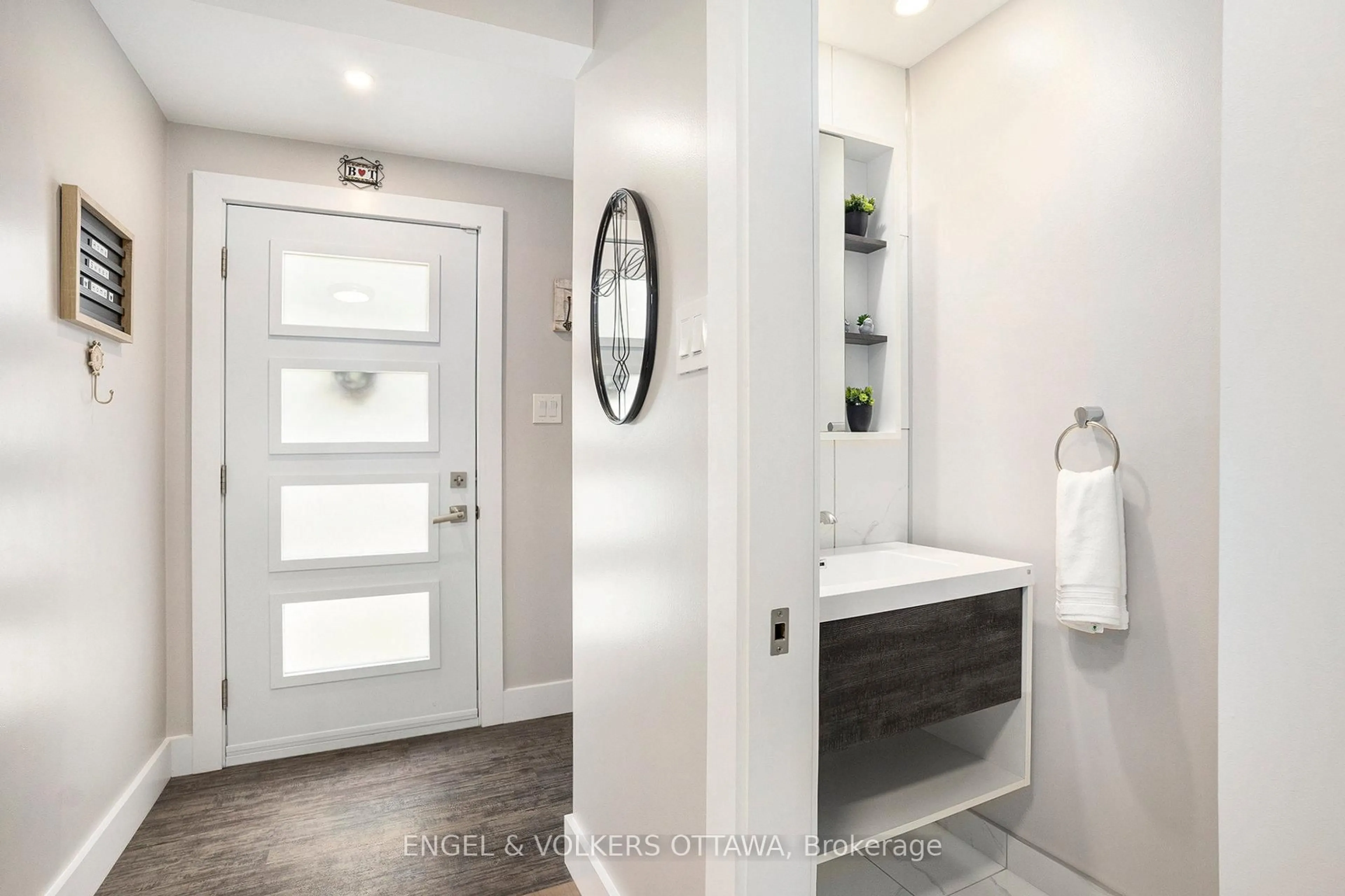 Contemporary bathroom, ceramic/tile floor for 430 Duvernay Dr, Ottawa Ontario K1E 2N8
