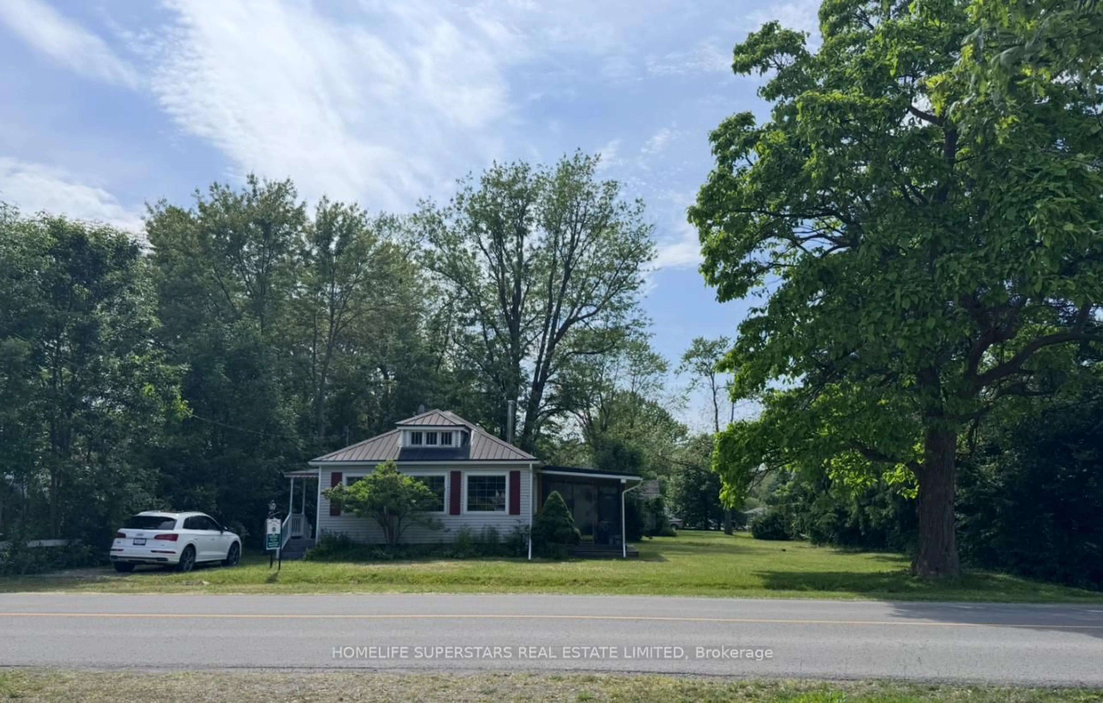 A pic from outside/outdoor area/front of a property/back of a property/a pic from drone, street for 97 Bernard Ave, Fort Erie Ontario L0S 1N0