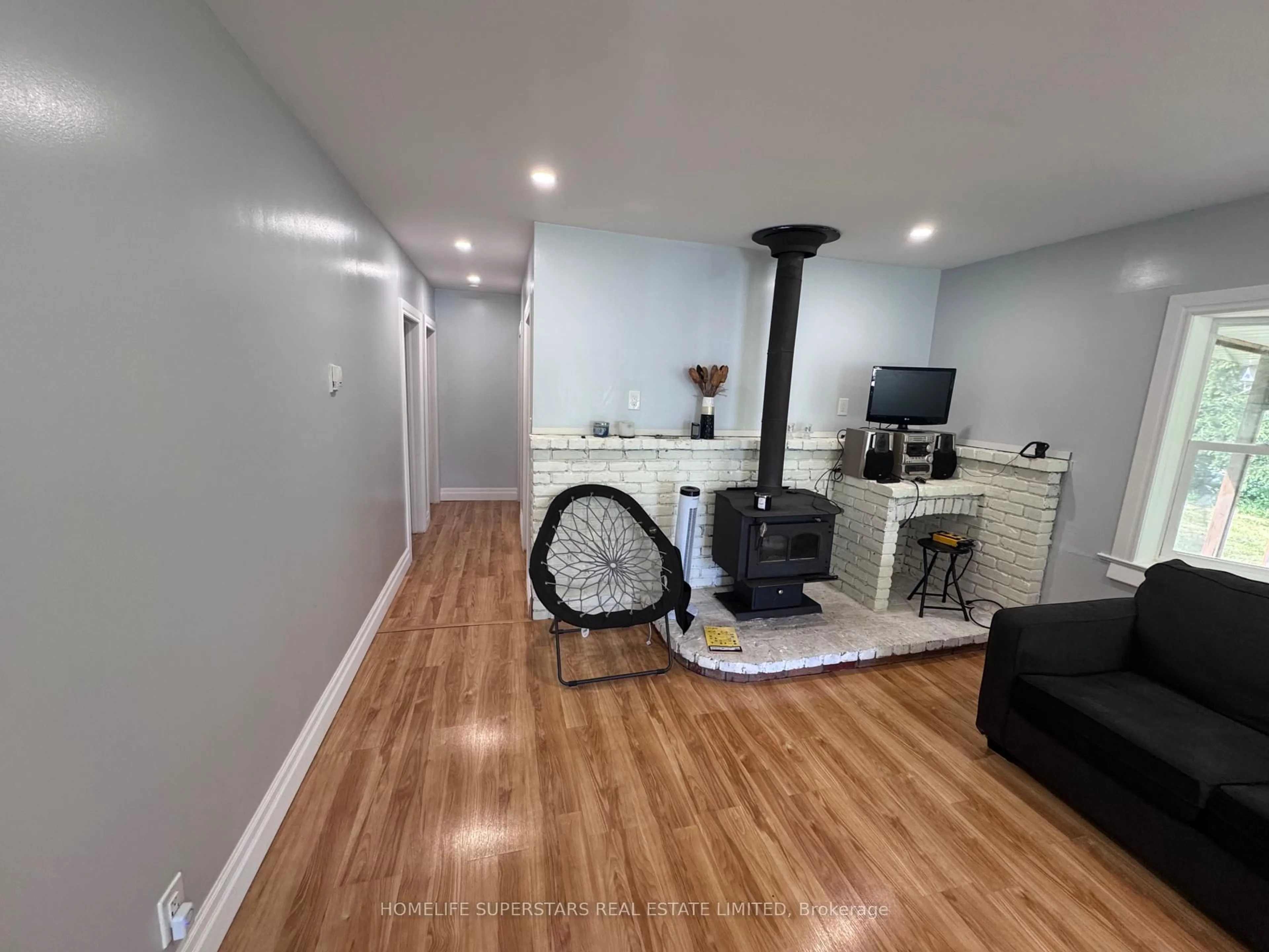 A pic of a room for 97 Bernard Ave, Fort Erie Ontario L0S 1N0