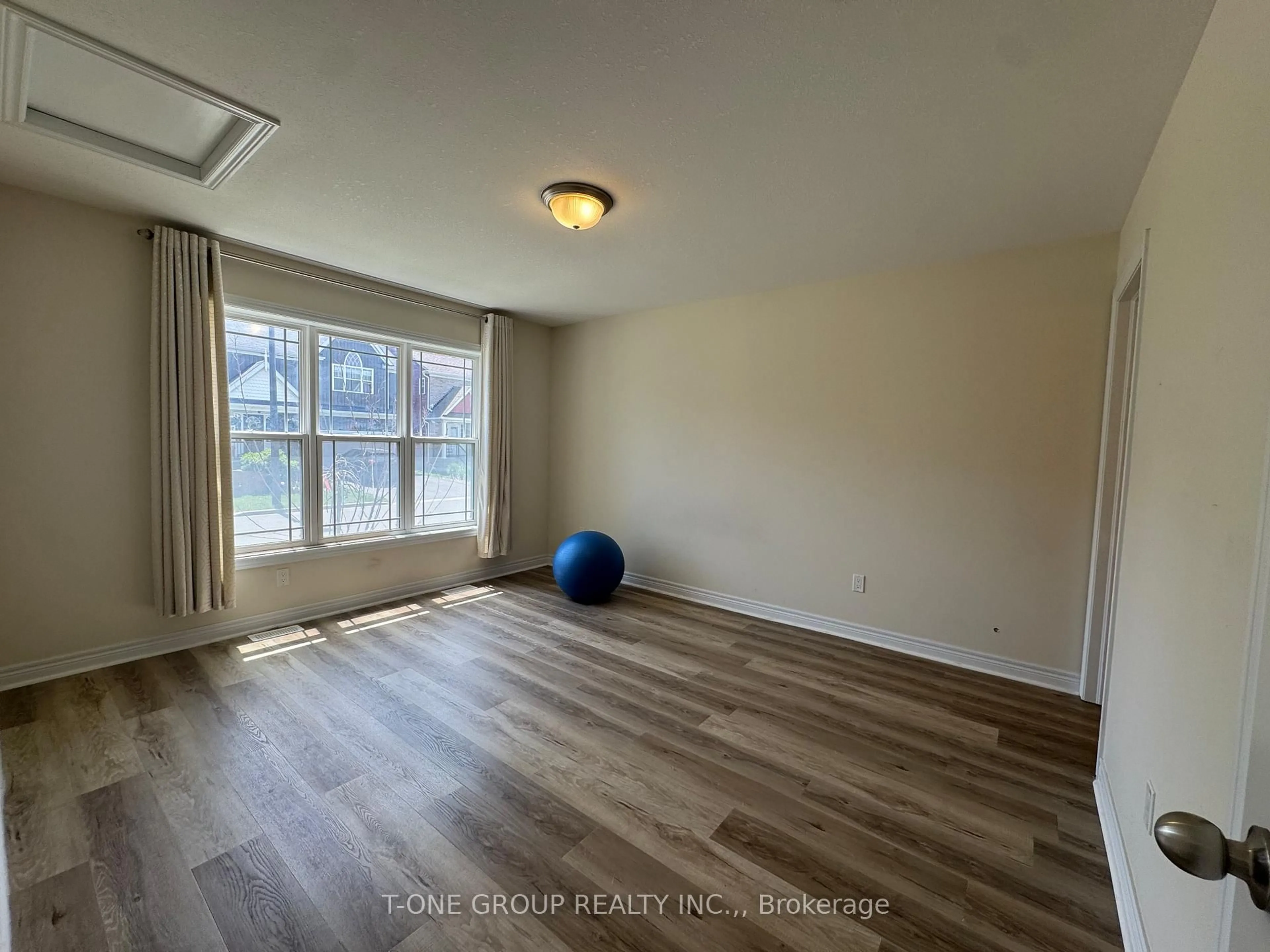 A pic of a room for 116 Rothwell Gdns, Peterborough North Ontario K9H 0G8