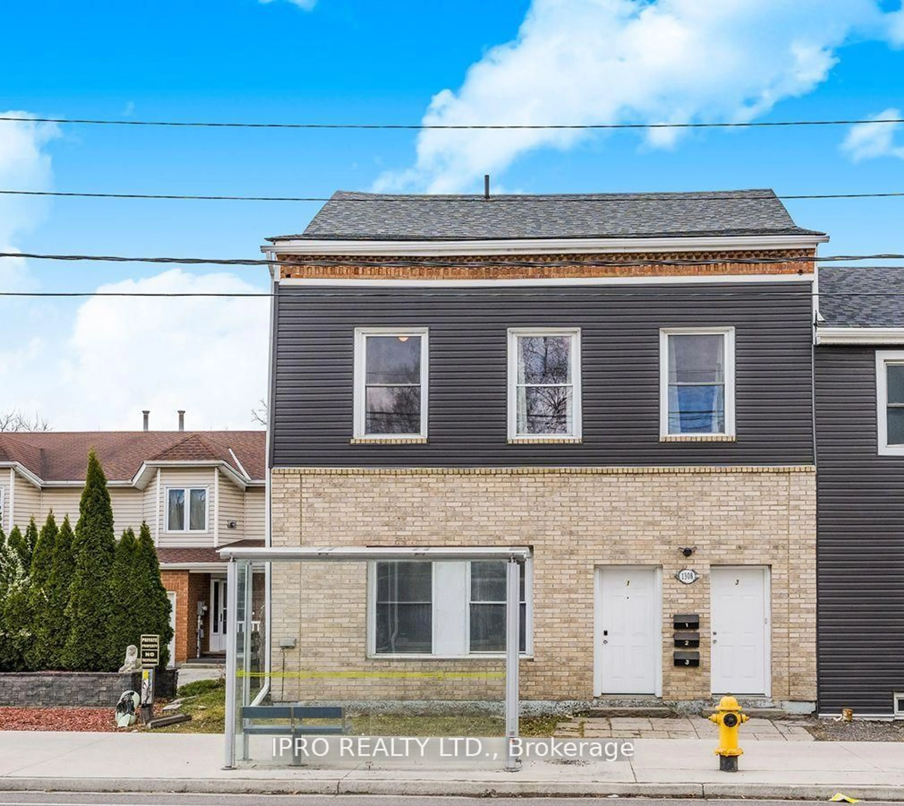 Home with brick exterior material, street for 1308 King St, Cambridge Ontario N3H 3R1