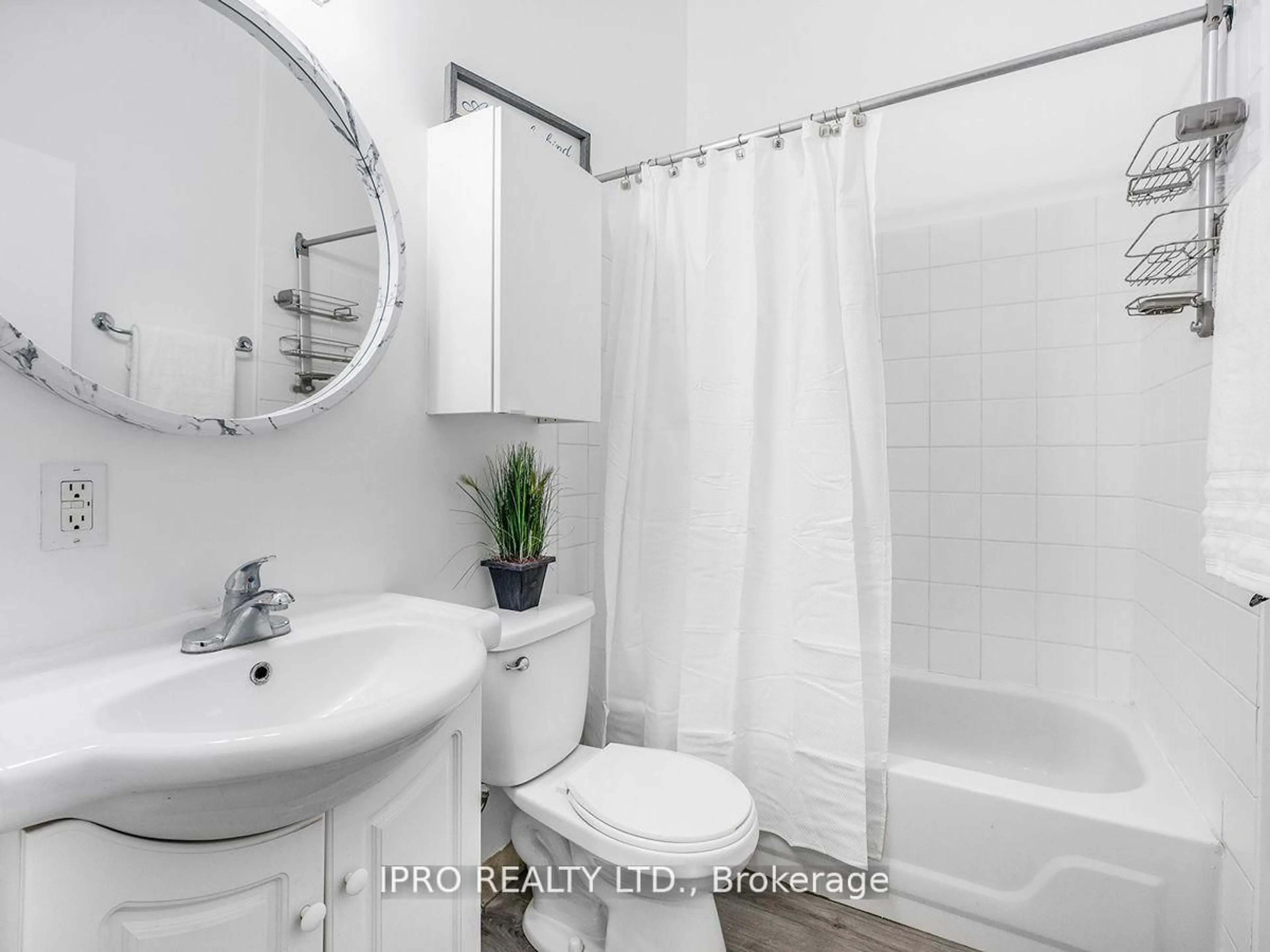 Standard bathroom, ceramic/tile floor for 1308 King St, Cambridge Ontario N3H 3R1