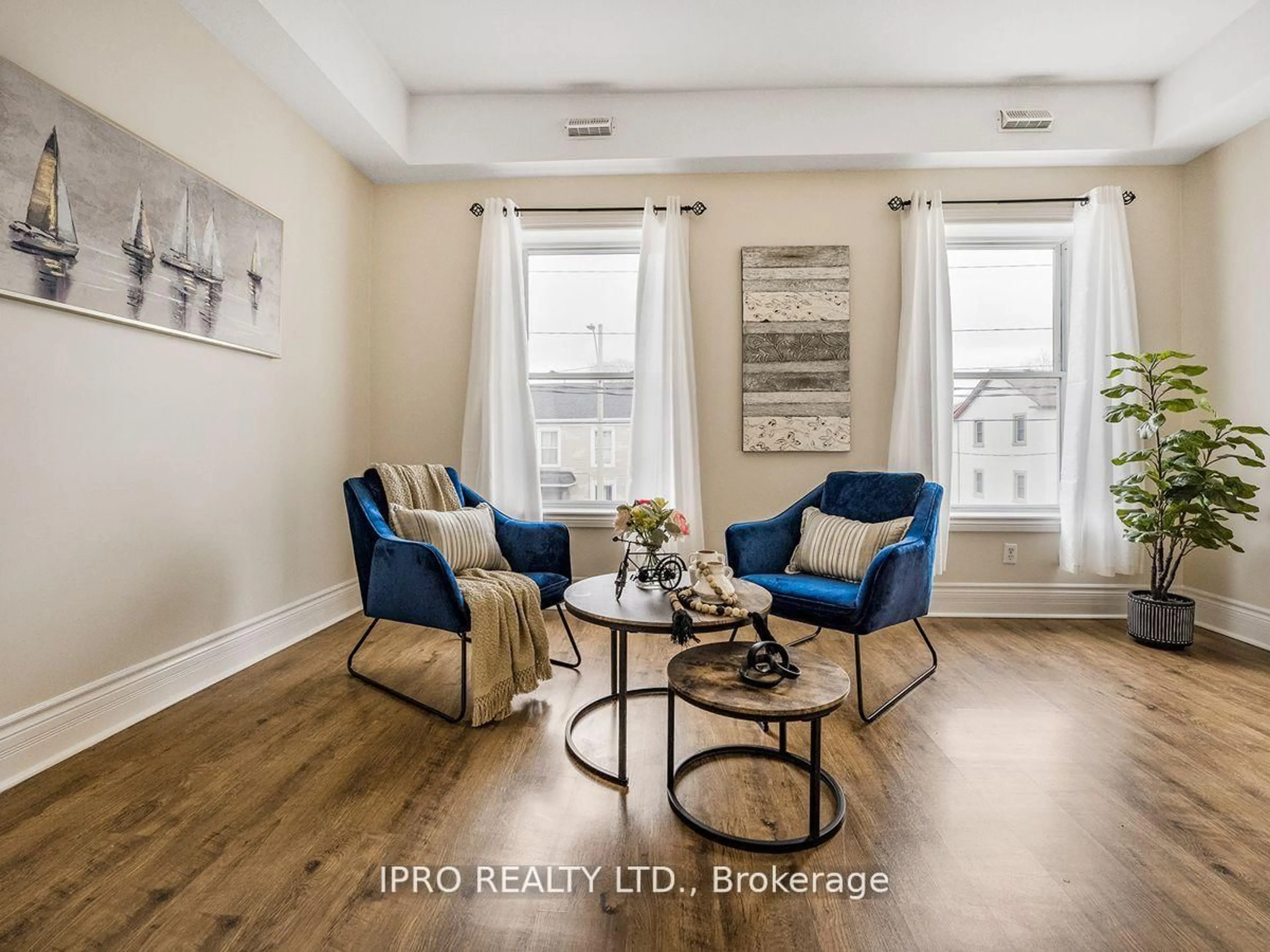Living room with furniture, wood/laminate floor for 1308 King St, Cambridge Ontario N3H 3R1