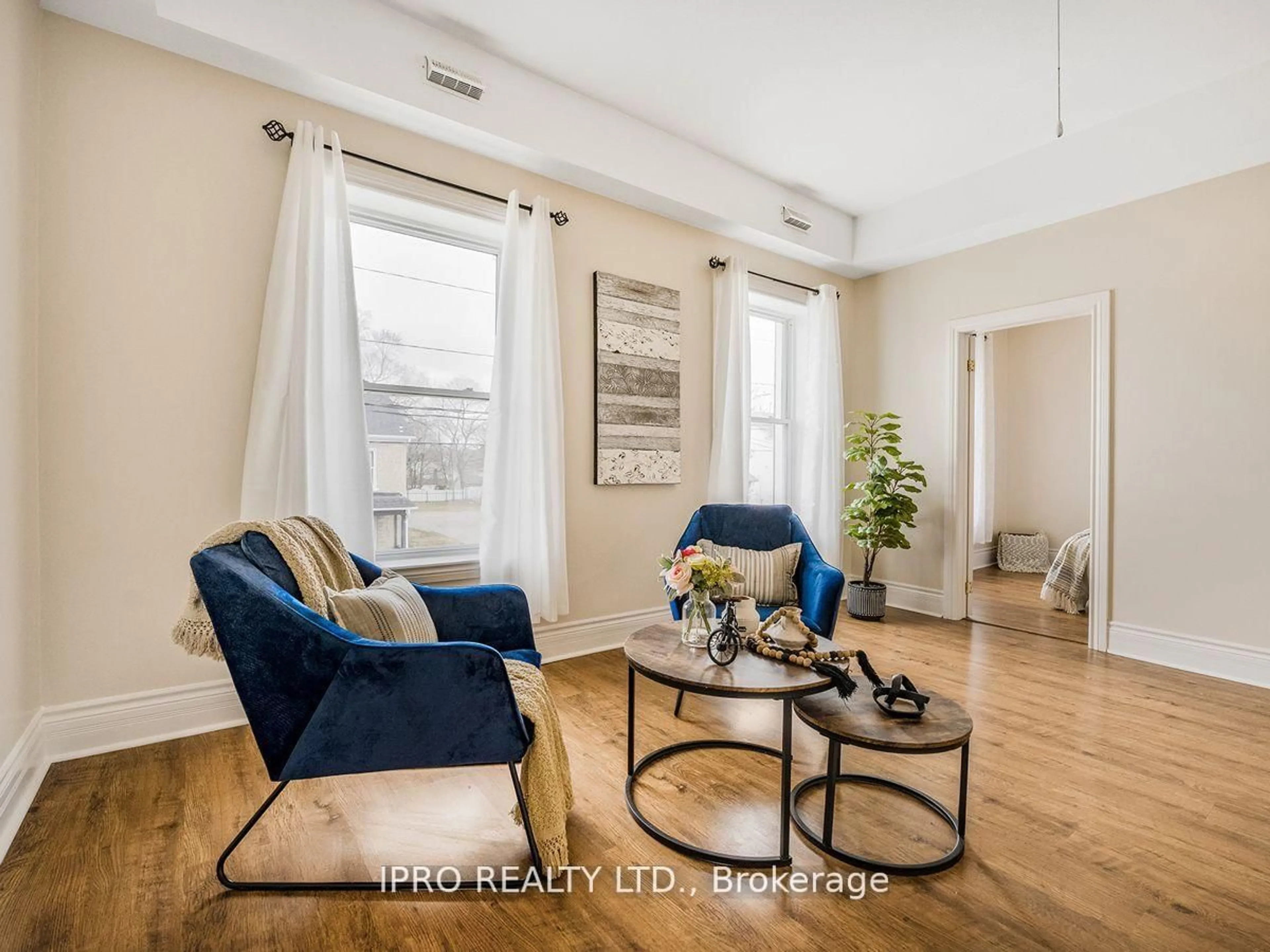 Living room with furniture, unknown for 1308 King St, Cambridge Ontario N3H 3R1