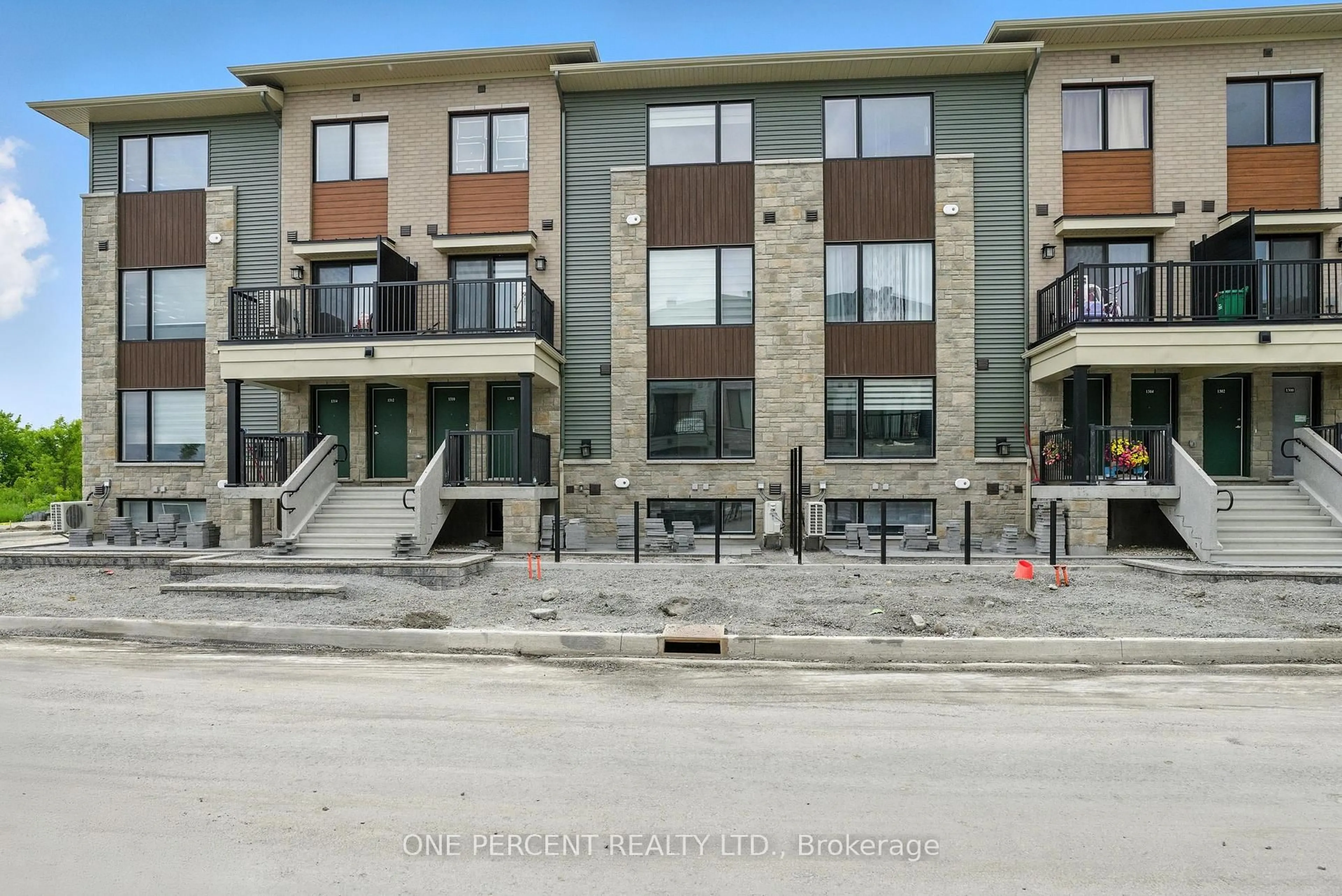 Patio, unknown for 1308 Creekway Private, Kanata Ontario K2T 0T1