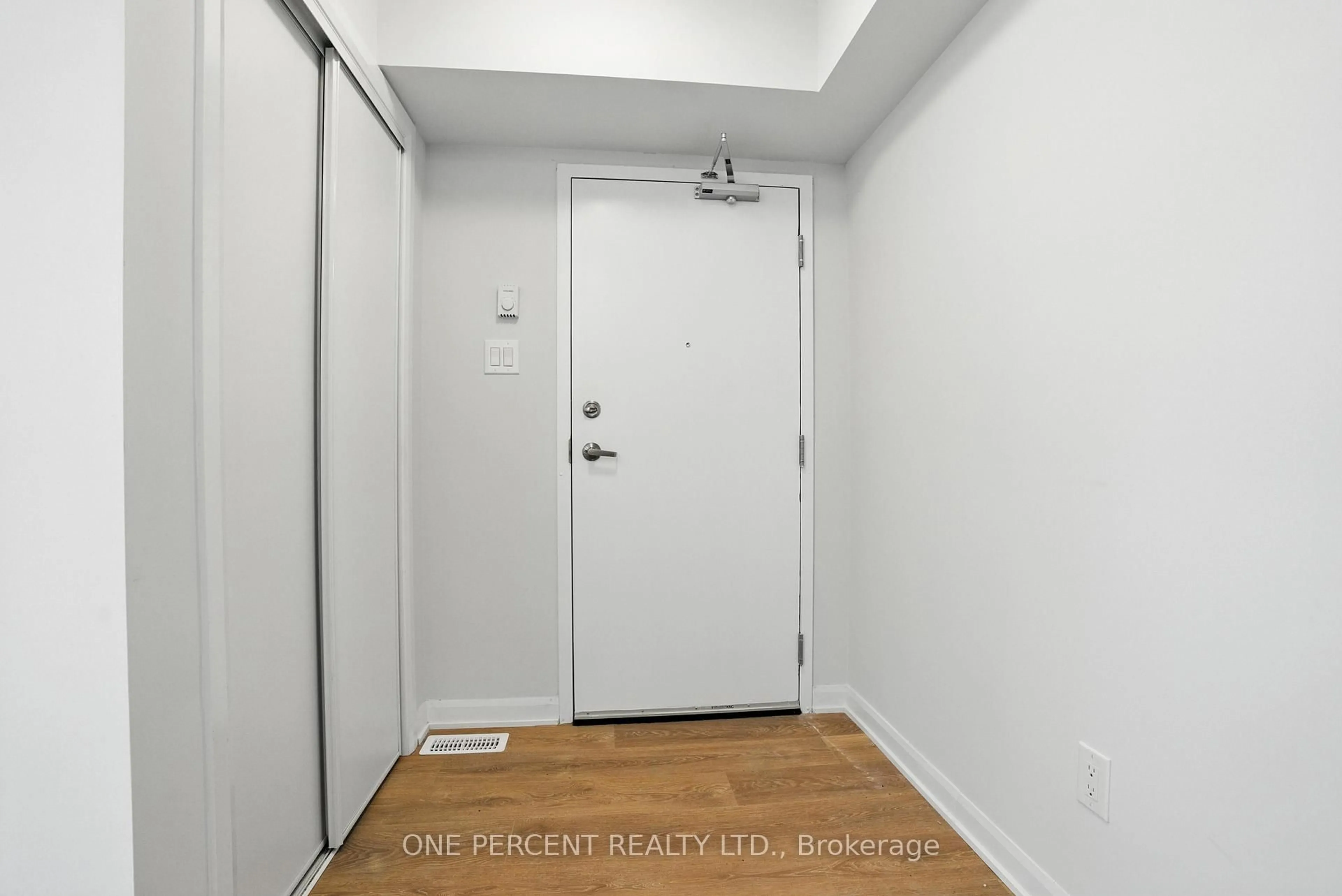 Indoor entryway for 1308 Creekway Private, Kanata Ontario K2T 0T1