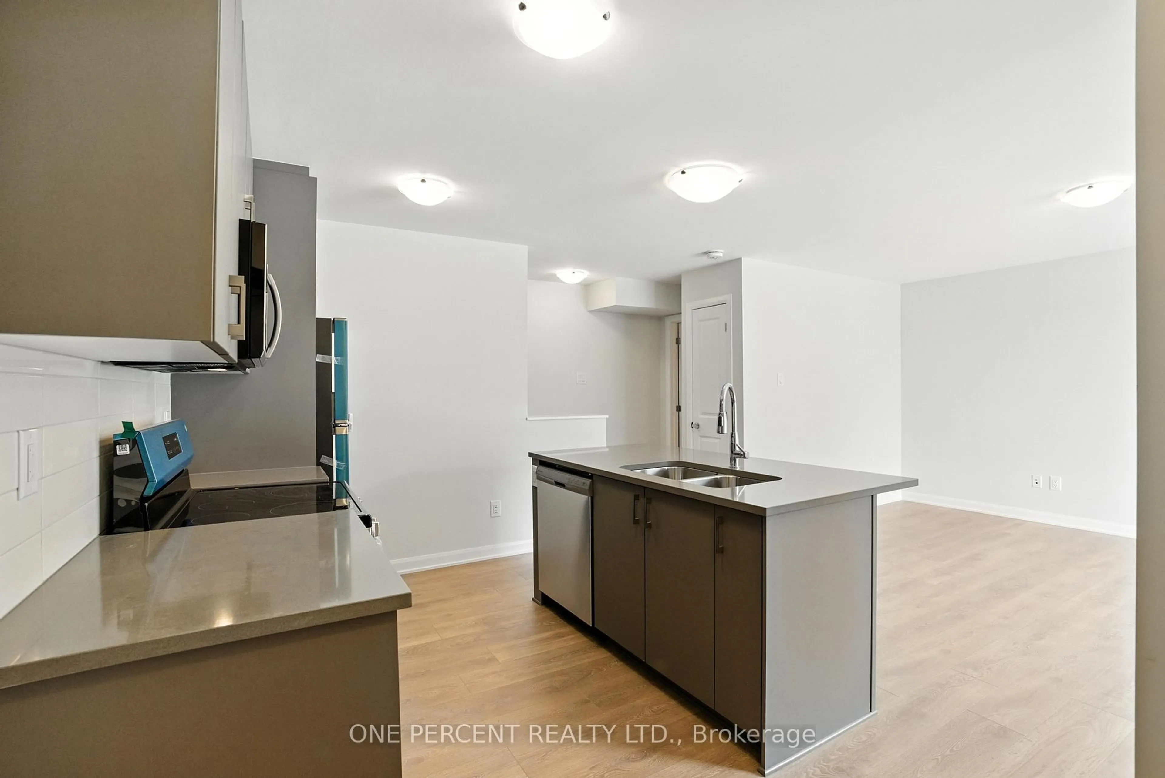 Open concept kitchen, unknown for 1308 Creekway Private, Kanata Ontario K2T 0T1