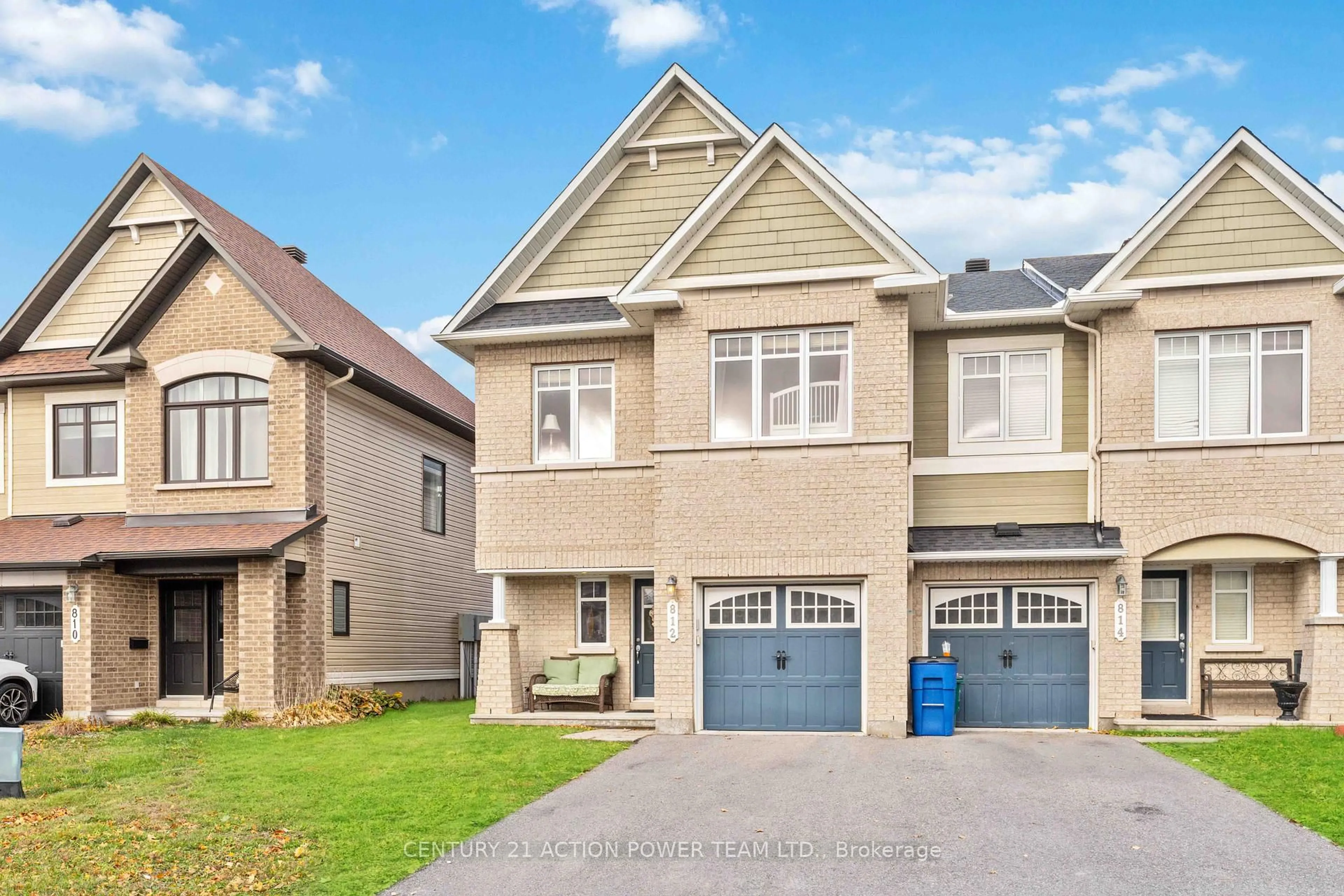 Home with vinyl exterior material, street for 812 Ashenvale Way, Orleans Ontario K4A 0R3