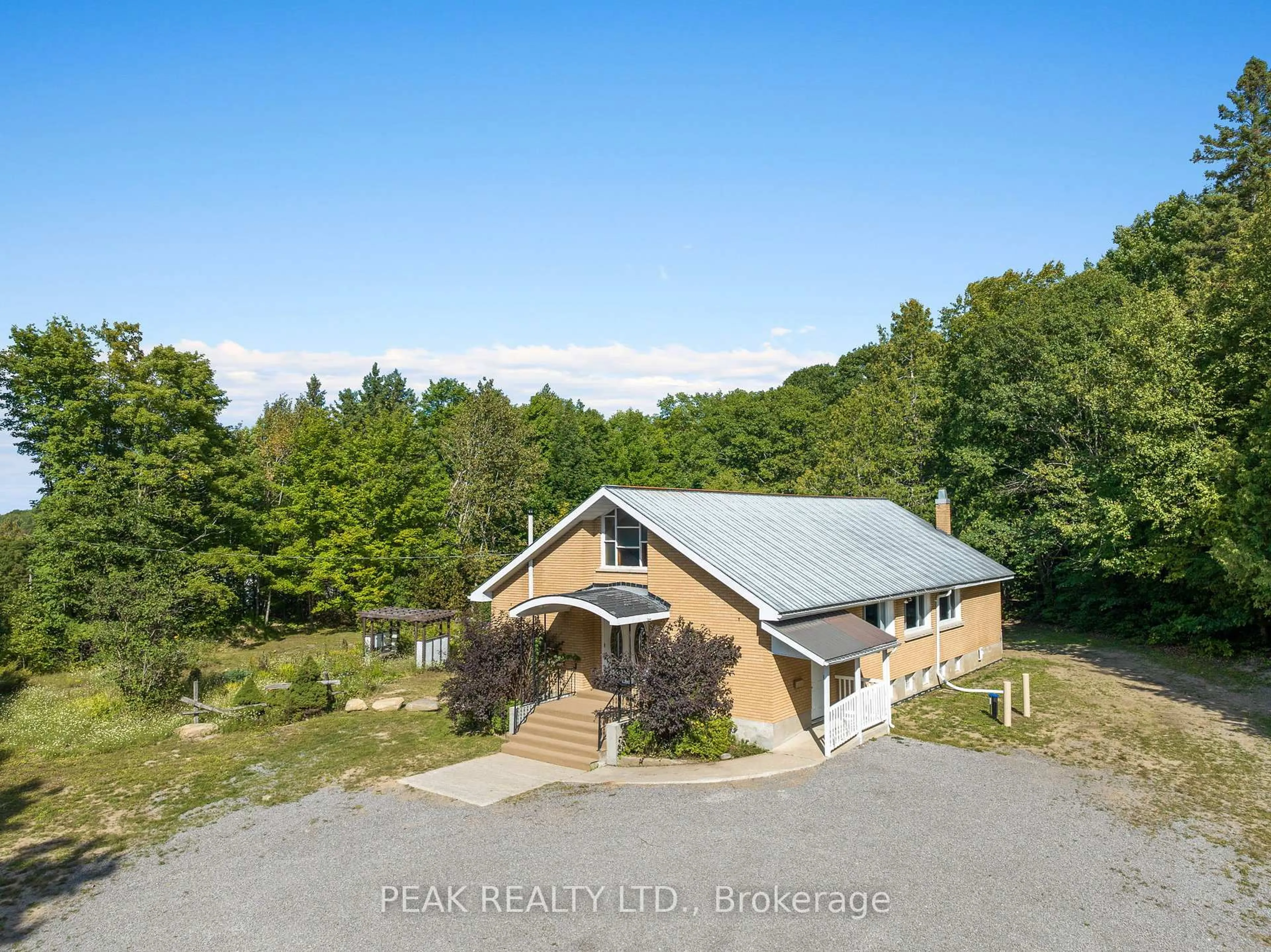 A pic from outside/outdoor area/front of a property/back of a property/a pic from drone, unknown for 1812 Frontenac Rd, Griffith Ontario K0J 2R0