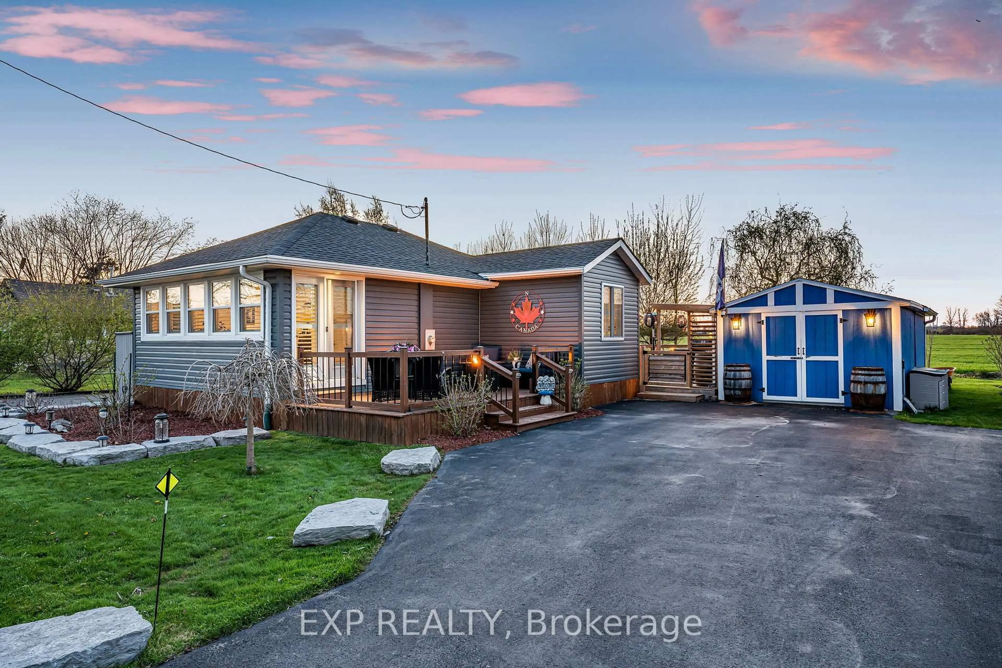 A pic from outside/outdoor area/front of a property/back of a property/a pic from drone, street for 2011 Lakeshore Rd, Haldimand Ontario N1A 2W8