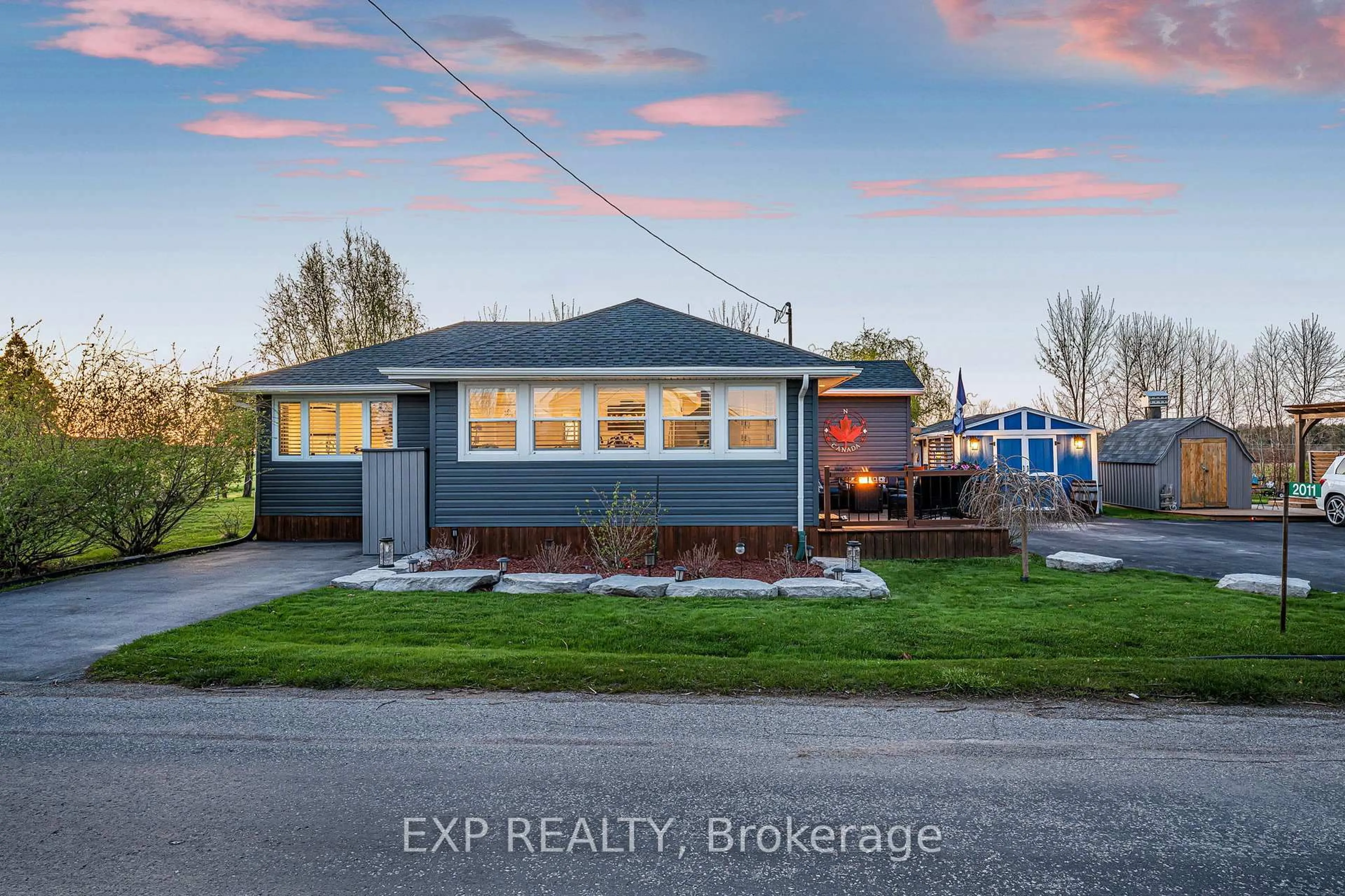 A pic from outside/outdoor area/front of a property/back of a property/a pic from drone, building for 2011 Lakeshore Rd, Haldimand Ontario N1A 2W8