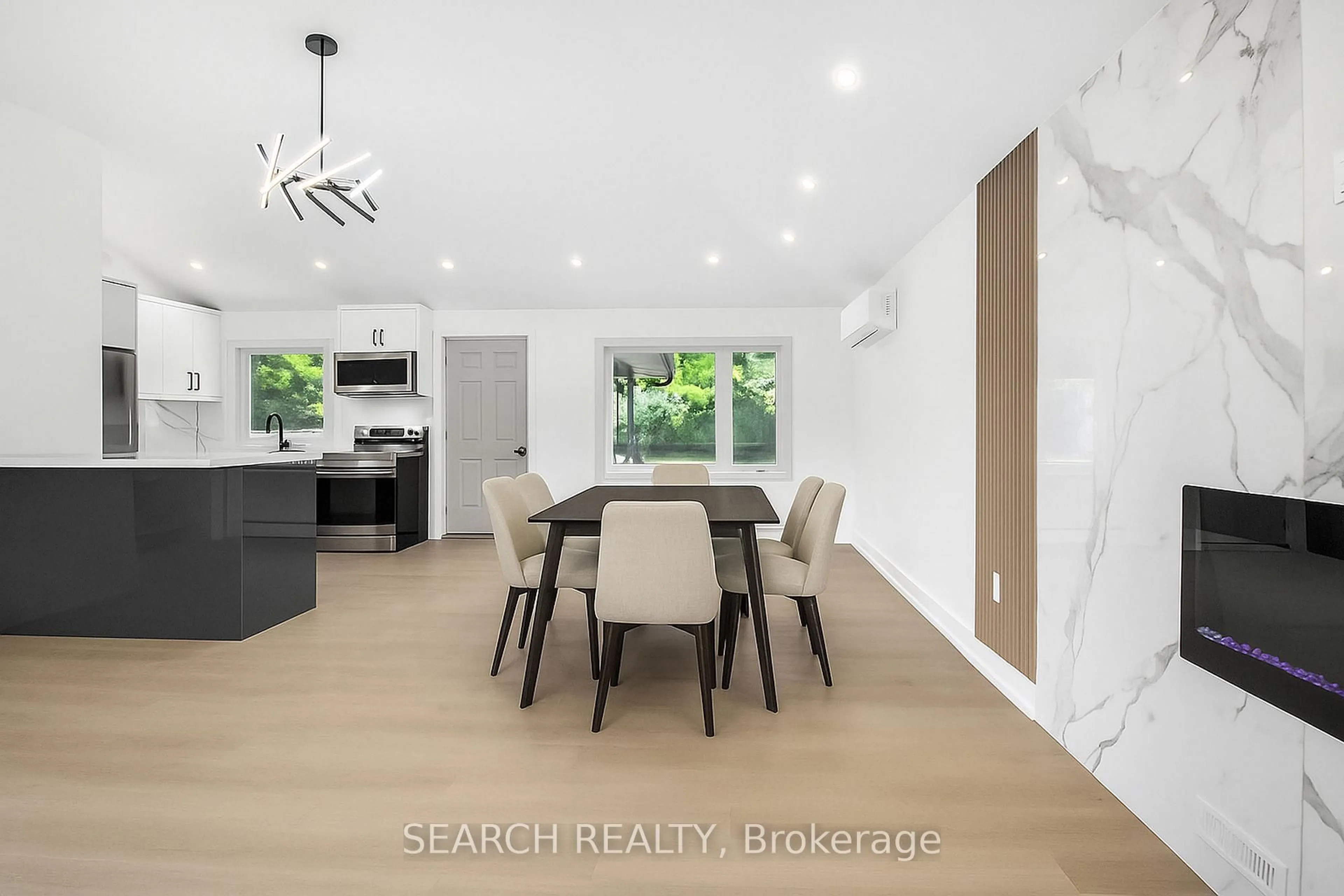 Dining room, wood/laminate floor for 63 Deerhurst Rd, Hamilton Ontario L8E 2E6