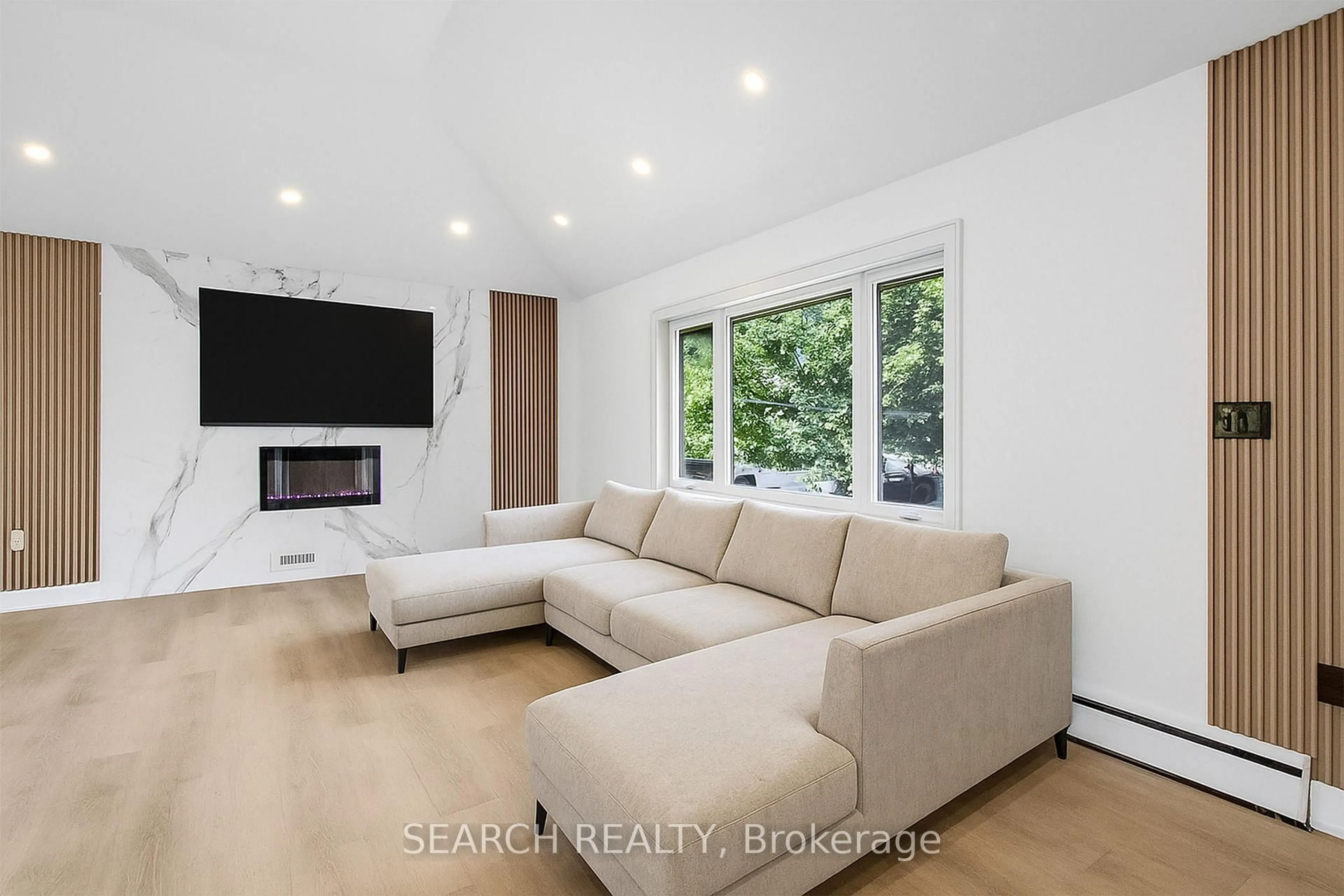 Living room with furniture, wood/laminate floor for 63 Deerhurst Rd, Hamilton Ontario L8E 2E6