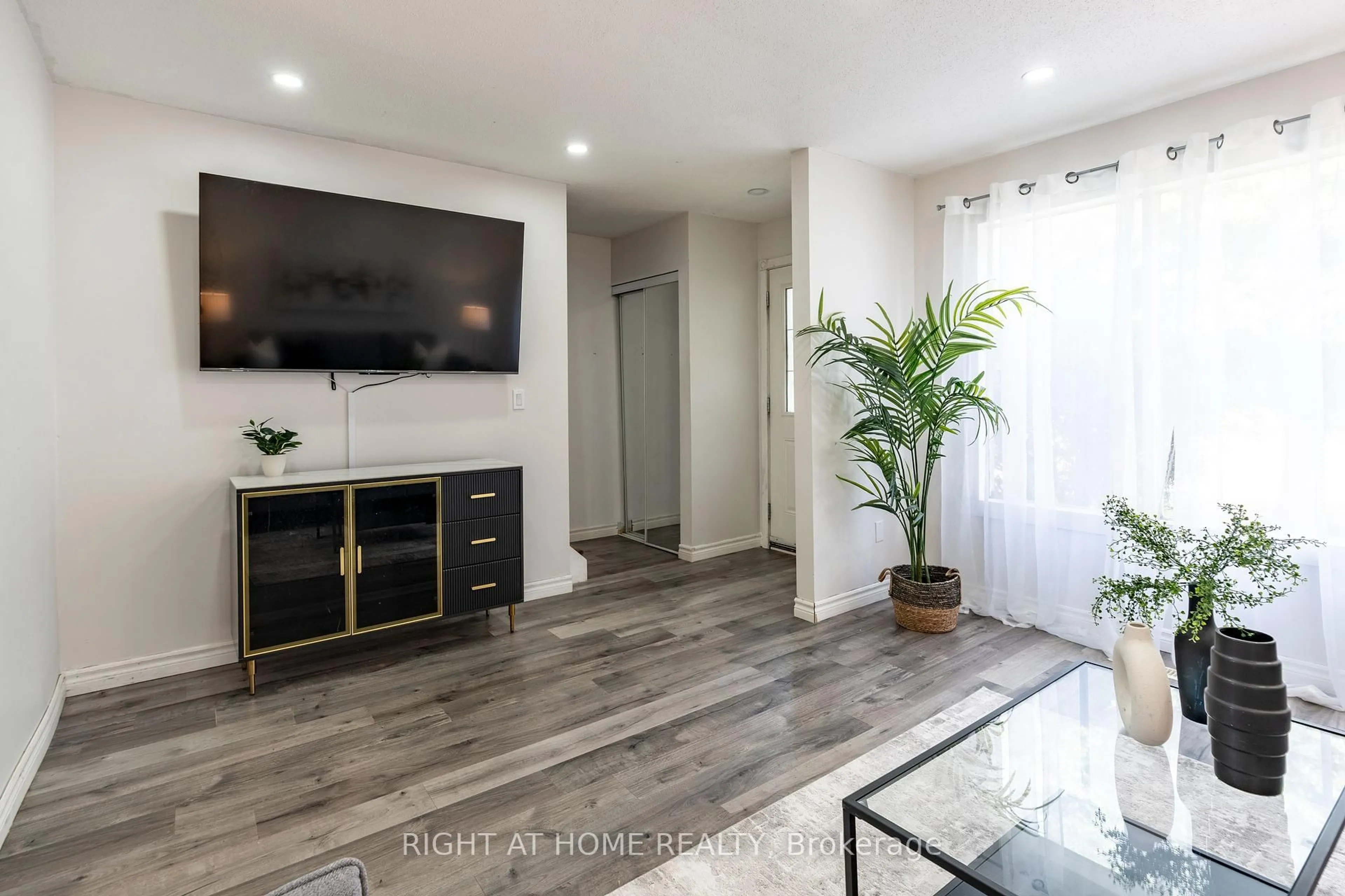 Living room with furniture, wood/laminate floor for 59 Winter Ave, Cambridge Ontario N1R 5Z7